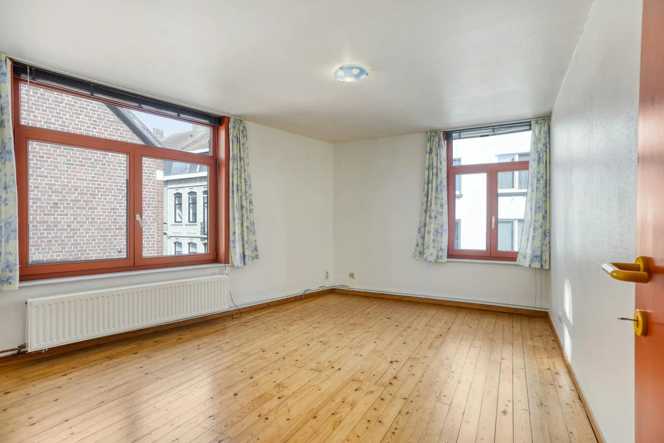 Instapklaar huis te koop in Ieper centrum foto 16