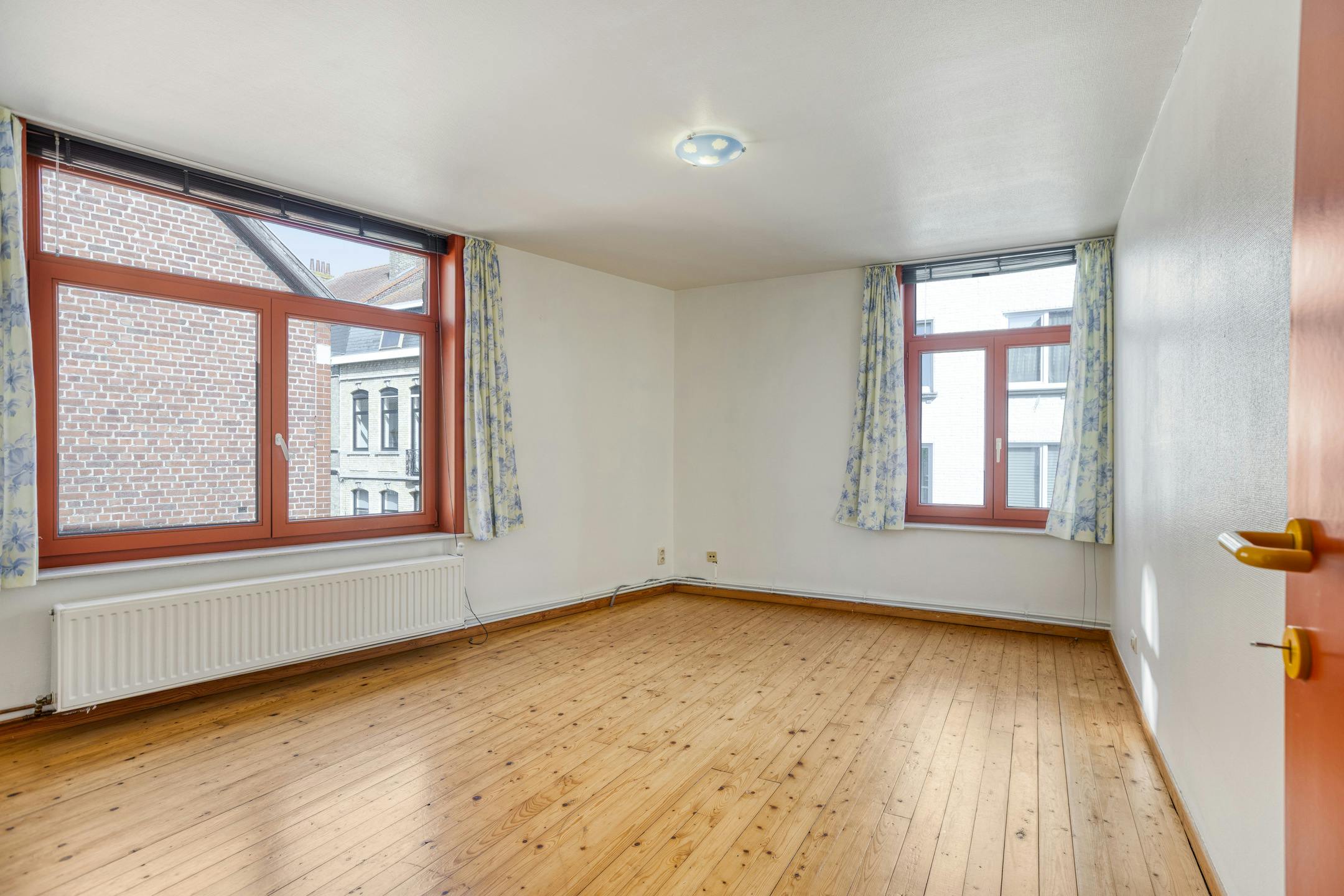 Instapklaar huis te koop in Ieper centrum foto 16