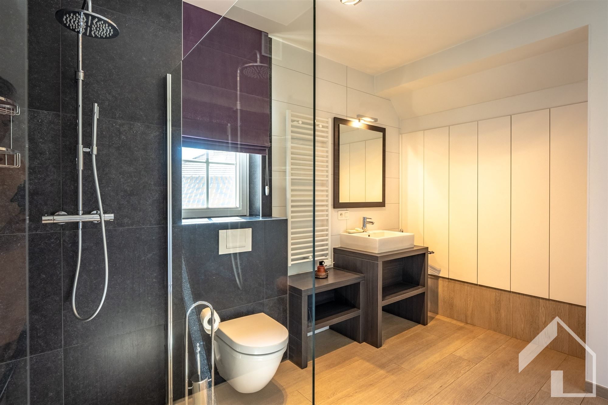 Energiezuinige woning met lift, tuin, oprit en inpandige garage foto 16