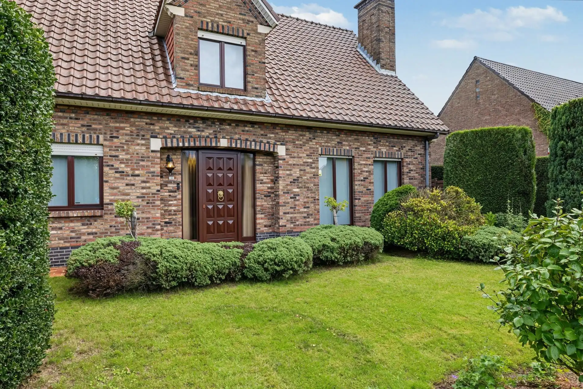 Ruim opgezette, landelijke woning mooie tuin op een perceel van ca. 3.028m² foto 2