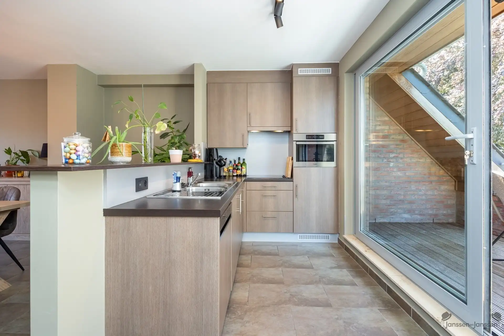 dakappartement met 3 slpkmrs, terras & parkeerplaats foto 5