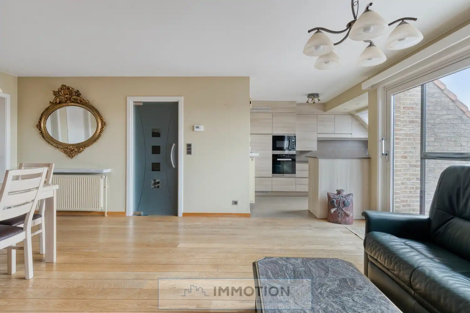 Ruim duplexappartement met dubbele garage in Kortrijk foto 10