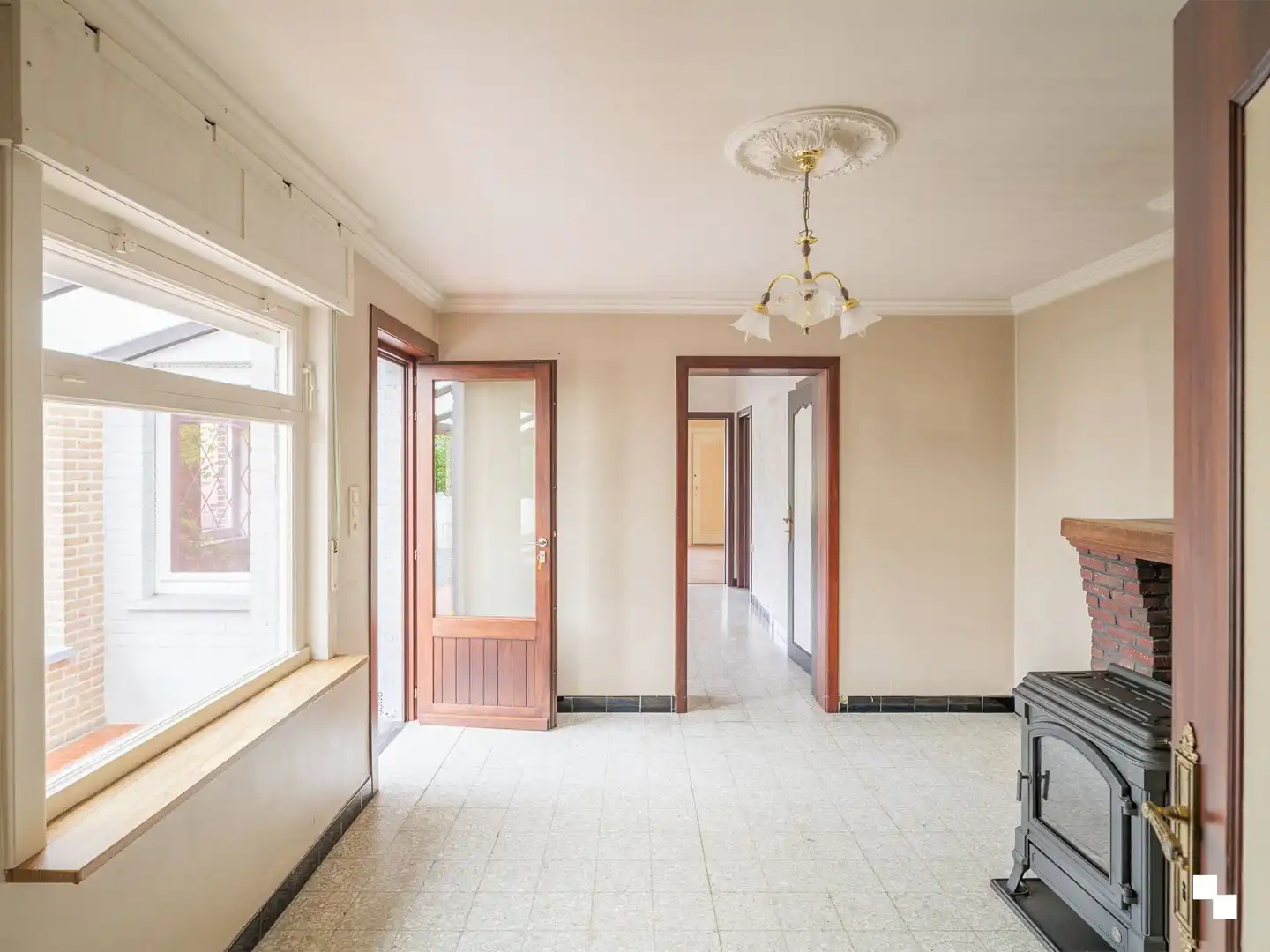 Ruime, te renoveren woning in het mooie Asper foto 7