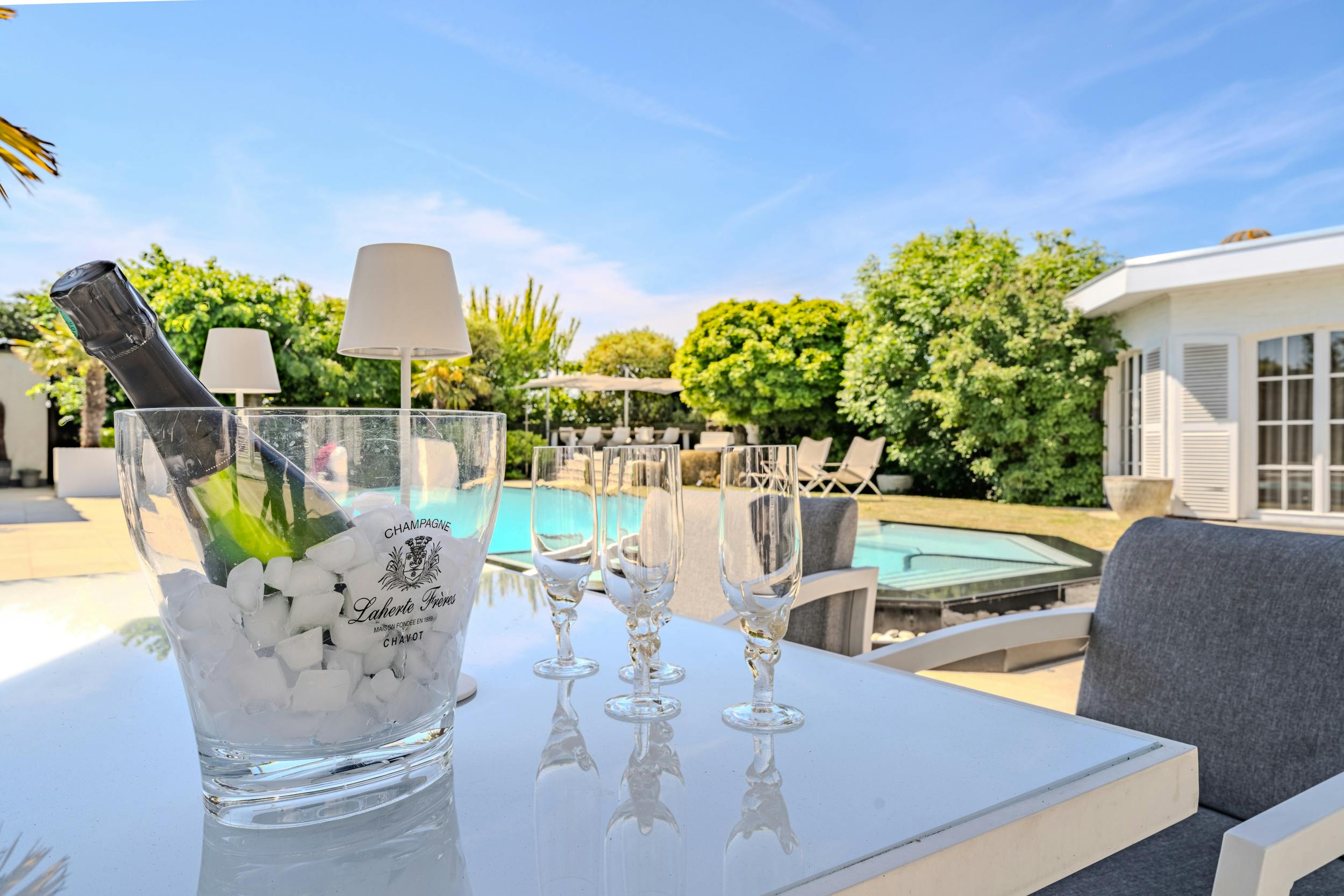 Magnifieke villa met zwembad langs de Spalaan te Oostende foto 3