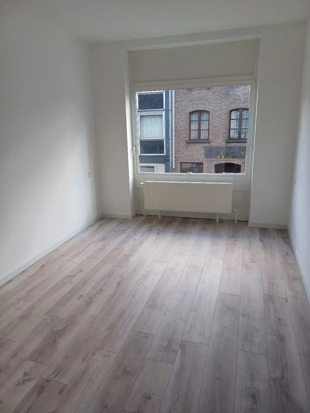 Volledig gerenoveerd 3 slaapkamer appartement in Neerpelt centrum. foto 8