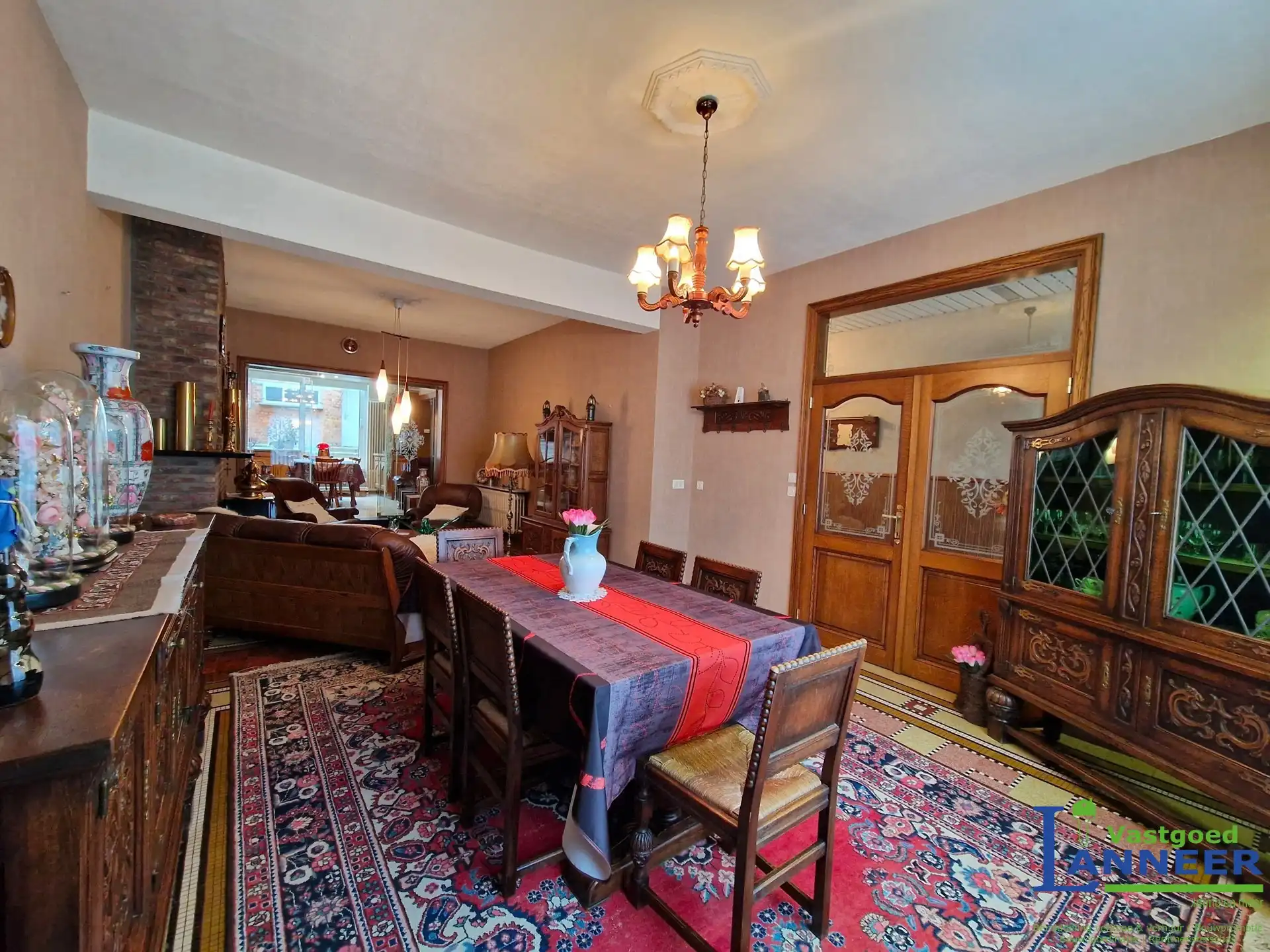 Woning met grote garage, 4 slpkmrs en diverse bijgebouwen foto 3