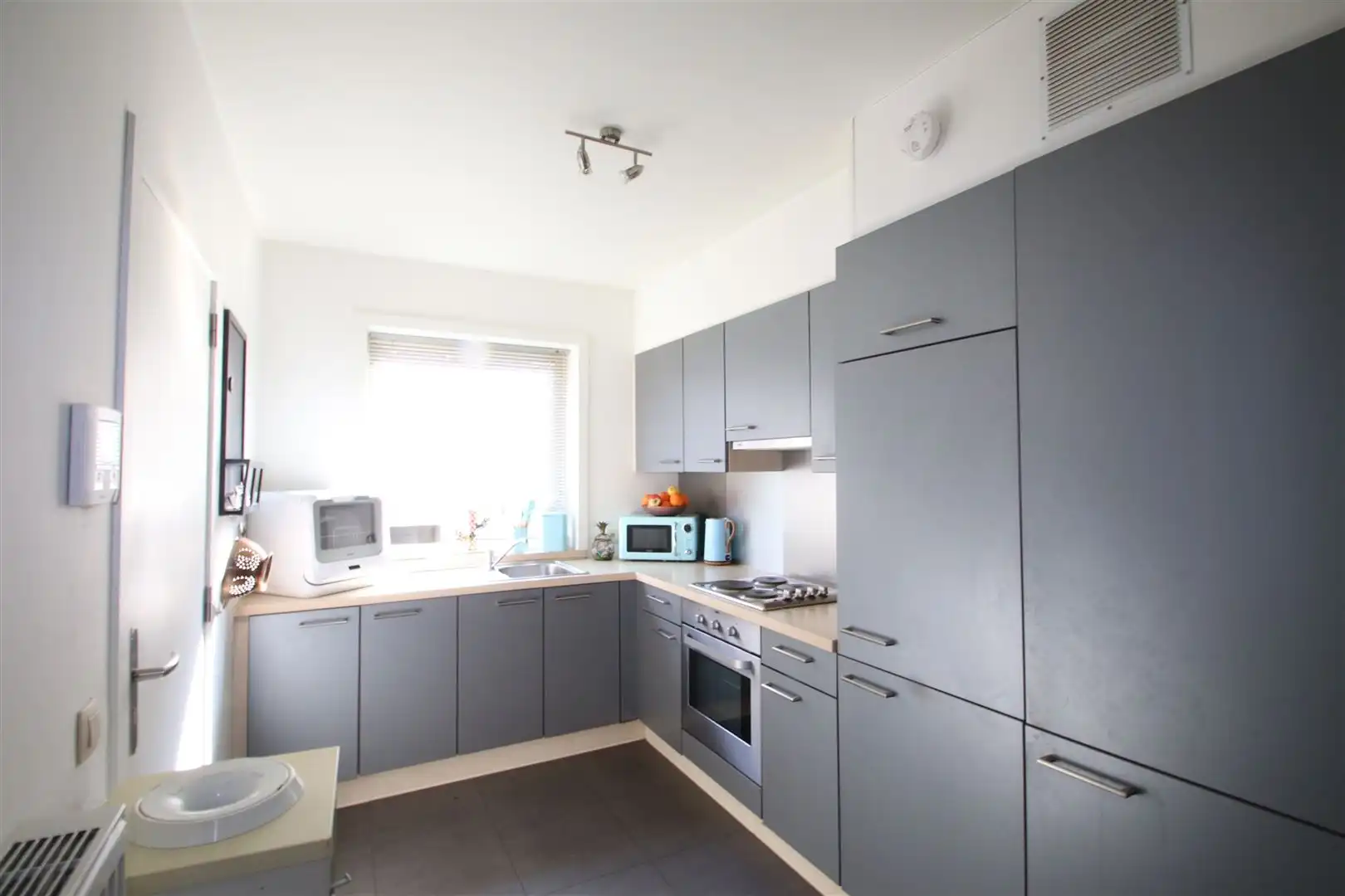 Studio met ruim terras gelegen op 250 meter van het Station foto 5