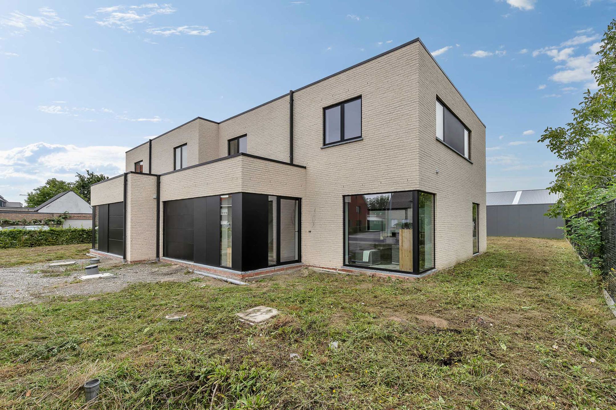 Moderne en energiezuinige koppelwoning in het centrum van Vinkt foto 2