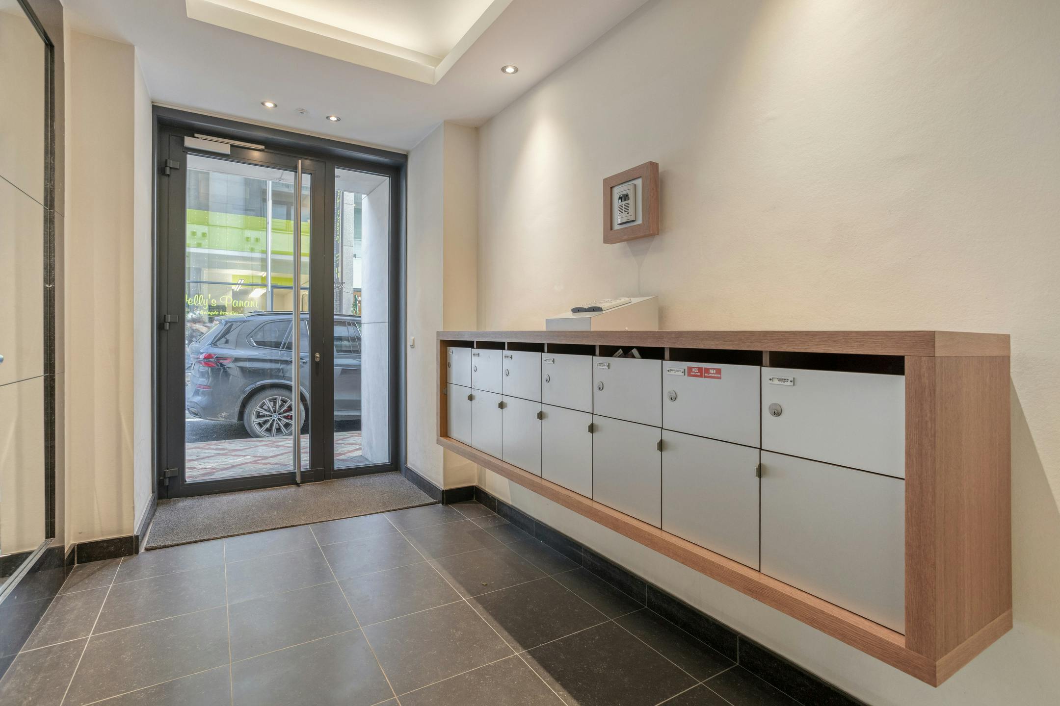 Instapklaar en energiezuinig appartement in centrum Roeselare foto 14