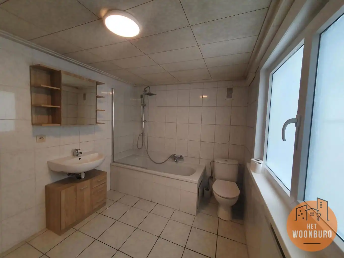 Gerenoveerde rijwoning met terras en tuintje foto 8