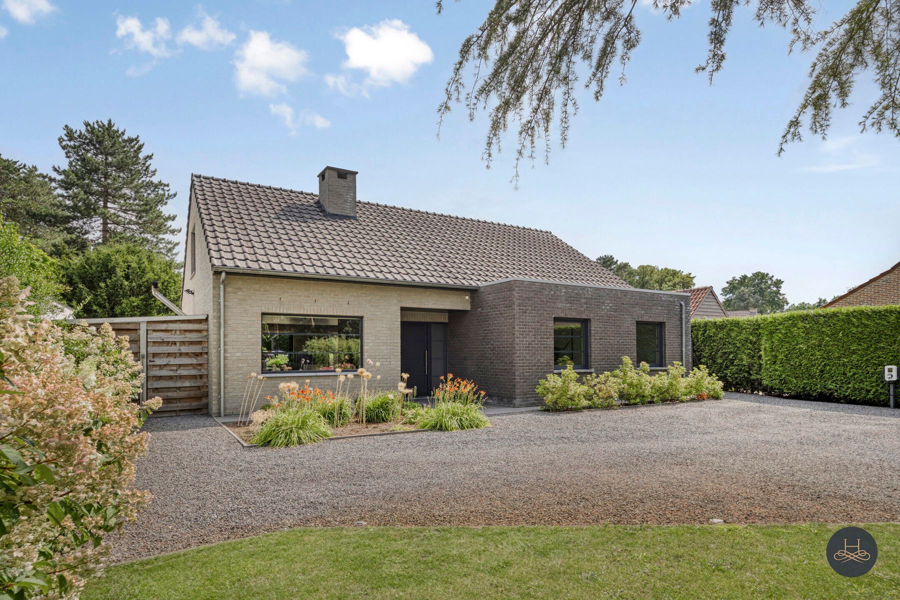 Energiezuinige,  recente woning op een royaal perceel foto 2