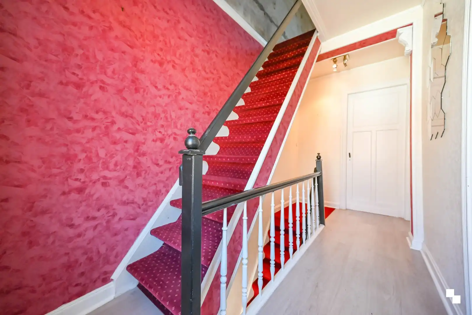 Knusse rijwoning nabij centrum Izegem foto 17