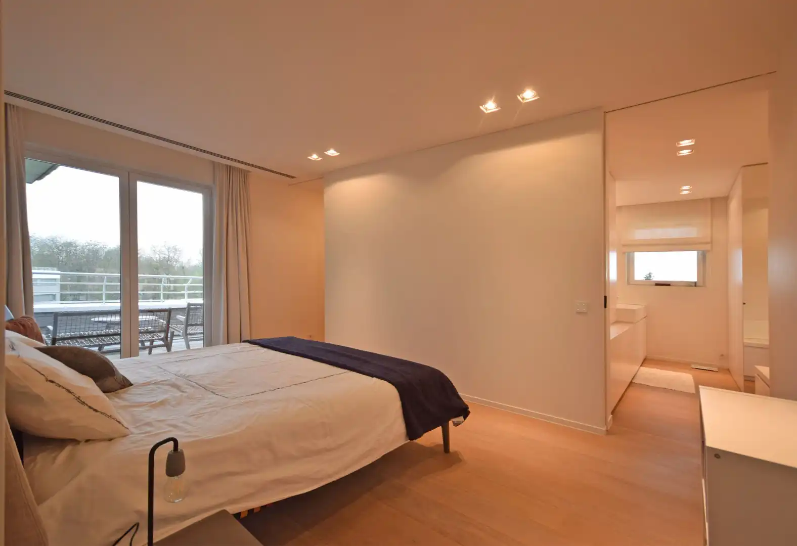 UNIEK EN ZEER HOOGSTAAND AFGEWERKT PENTHOUSE AAN HET STERREBOS foto 11