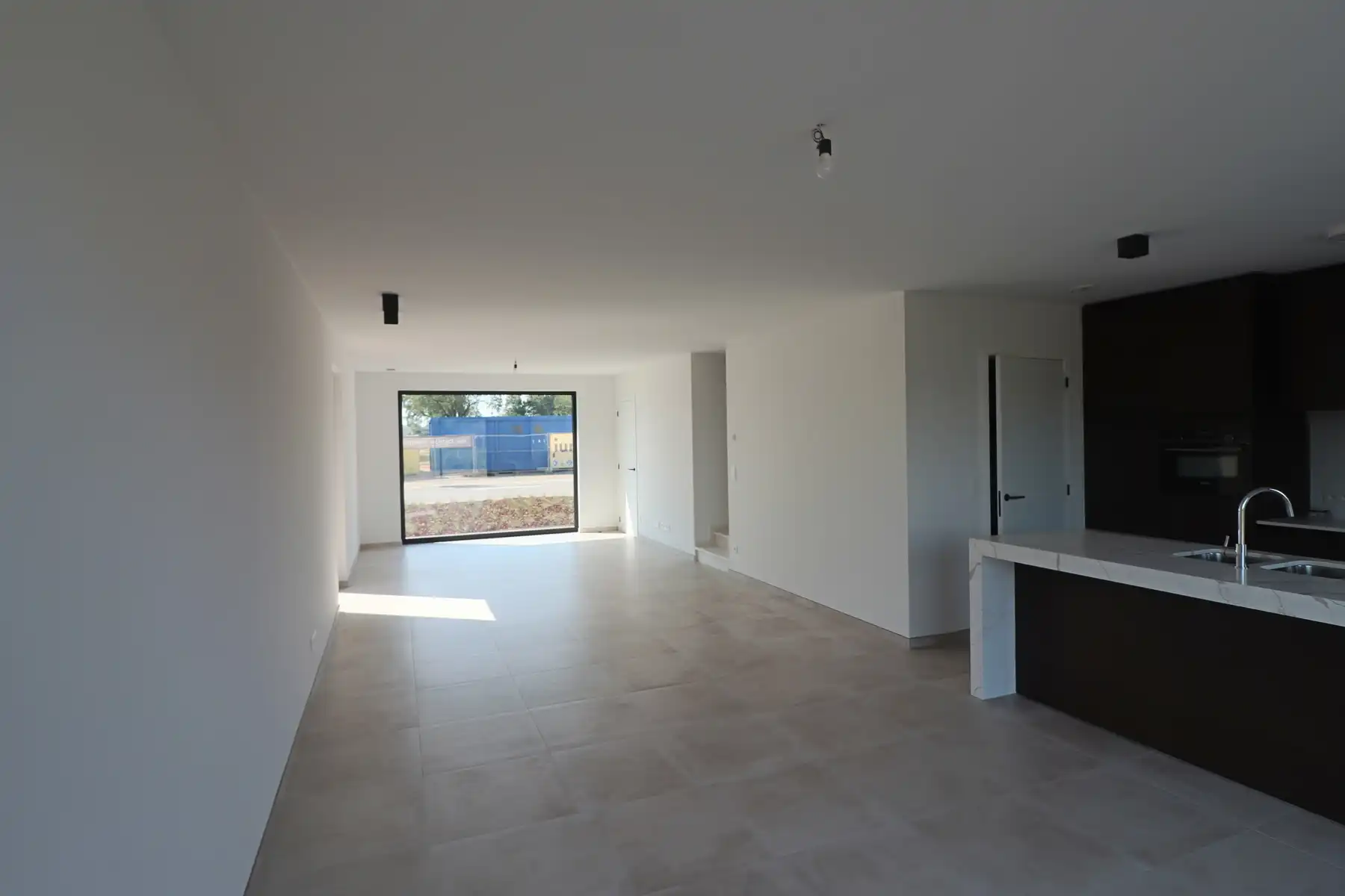 Energiezuinige nieuwbouwwoning met 4 slaapkamers, terras tuin en carport. foto 4