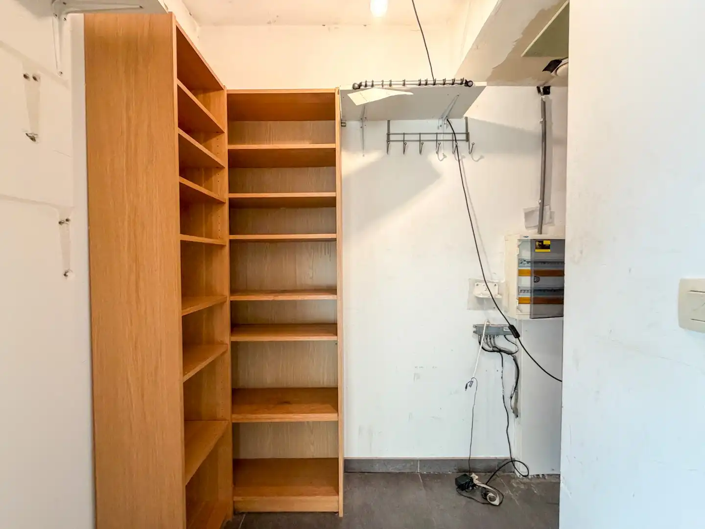 Lichtrijk gelijkvloers appartement met 2 slpk, garage en autostandplaats foto 22