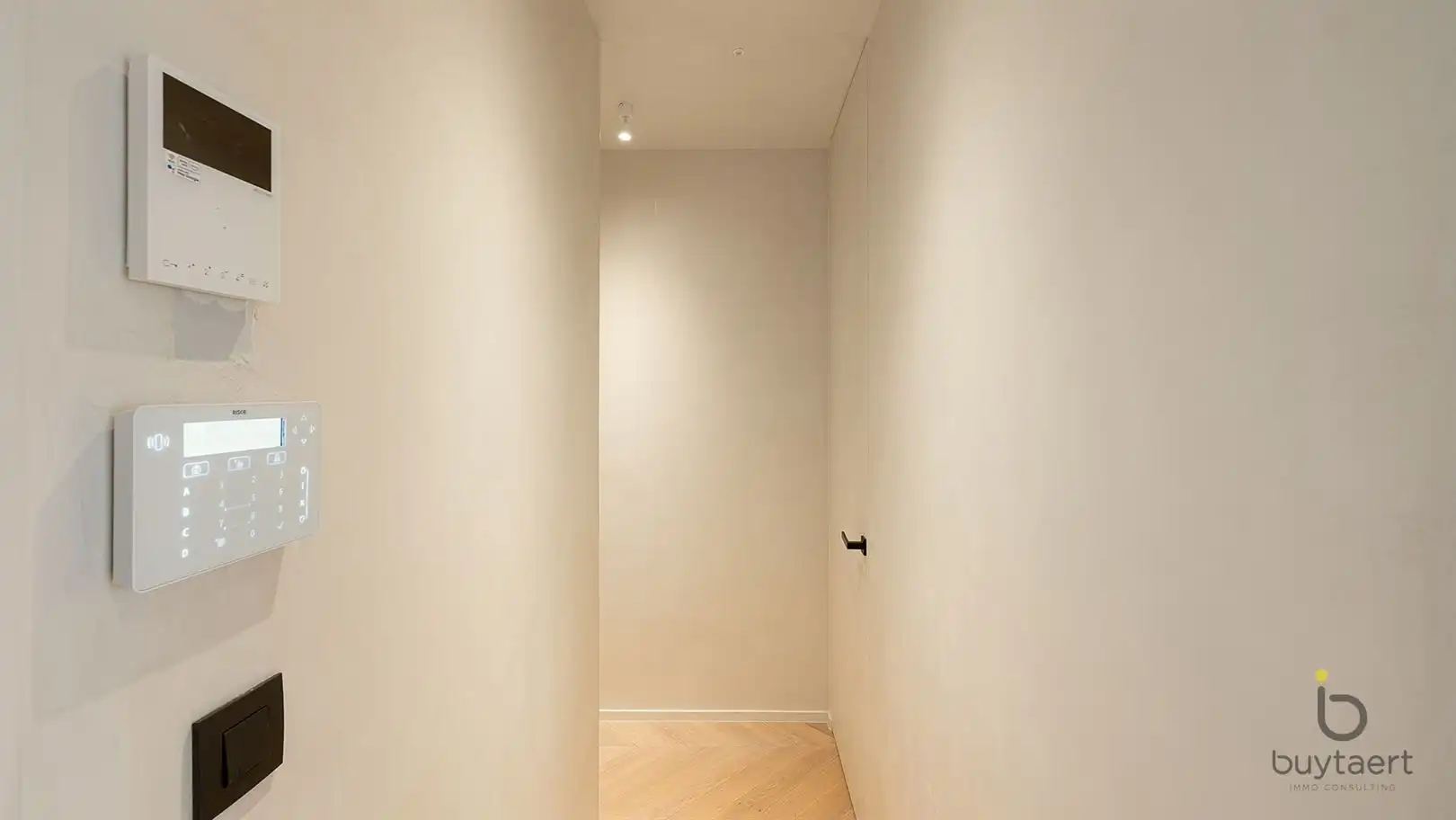 LUXUEUS GERENOVEERD & VOLLEDIG GEMEUBELD APPARTEMENT MET PANORAMISCH ZEEZICHT AAN HET RUBENSPLEIN!  foto 24