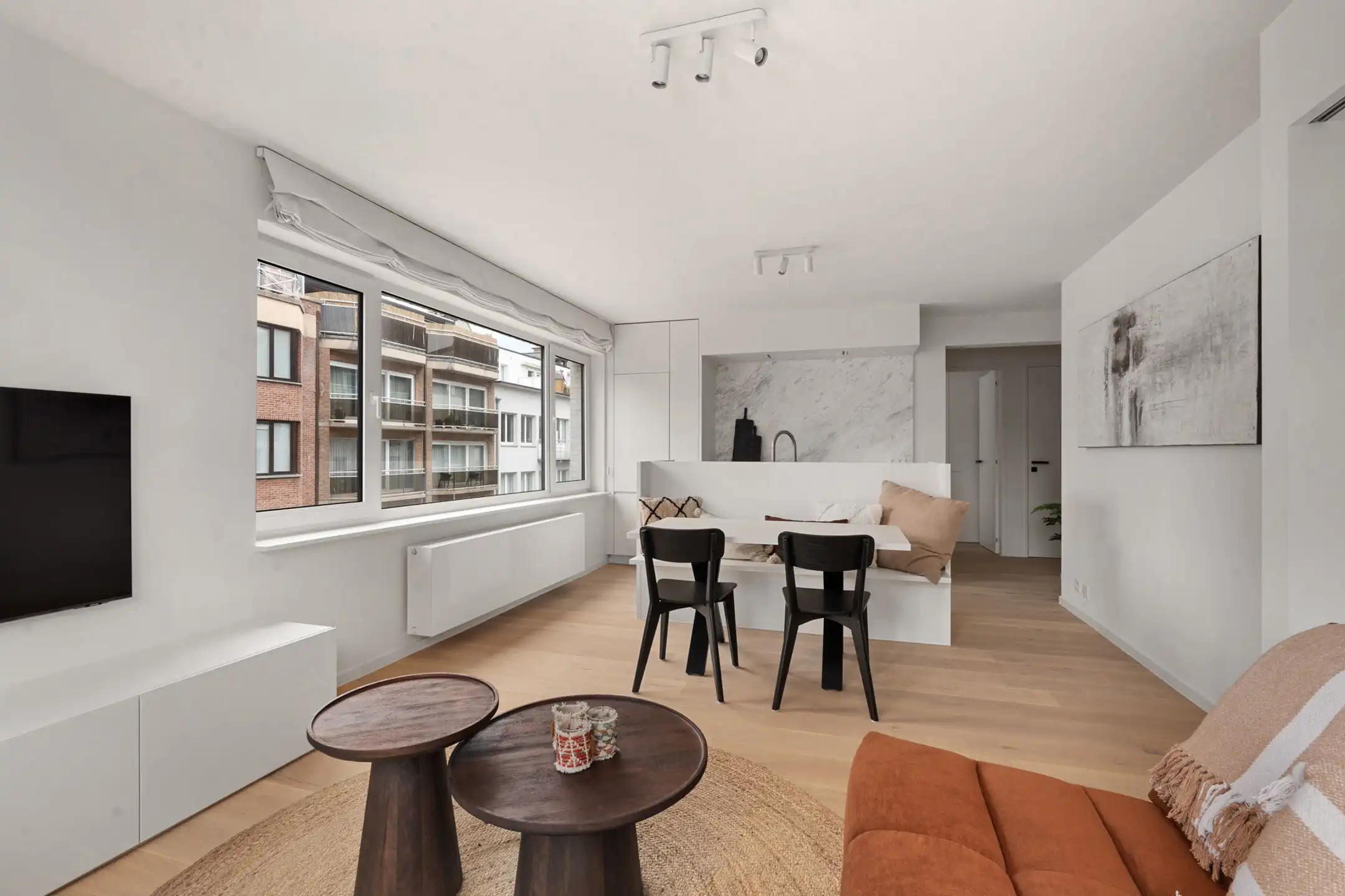 Prachtig gerenoveerd app met 2 slaapkamer centraal gelegen. foto 6
