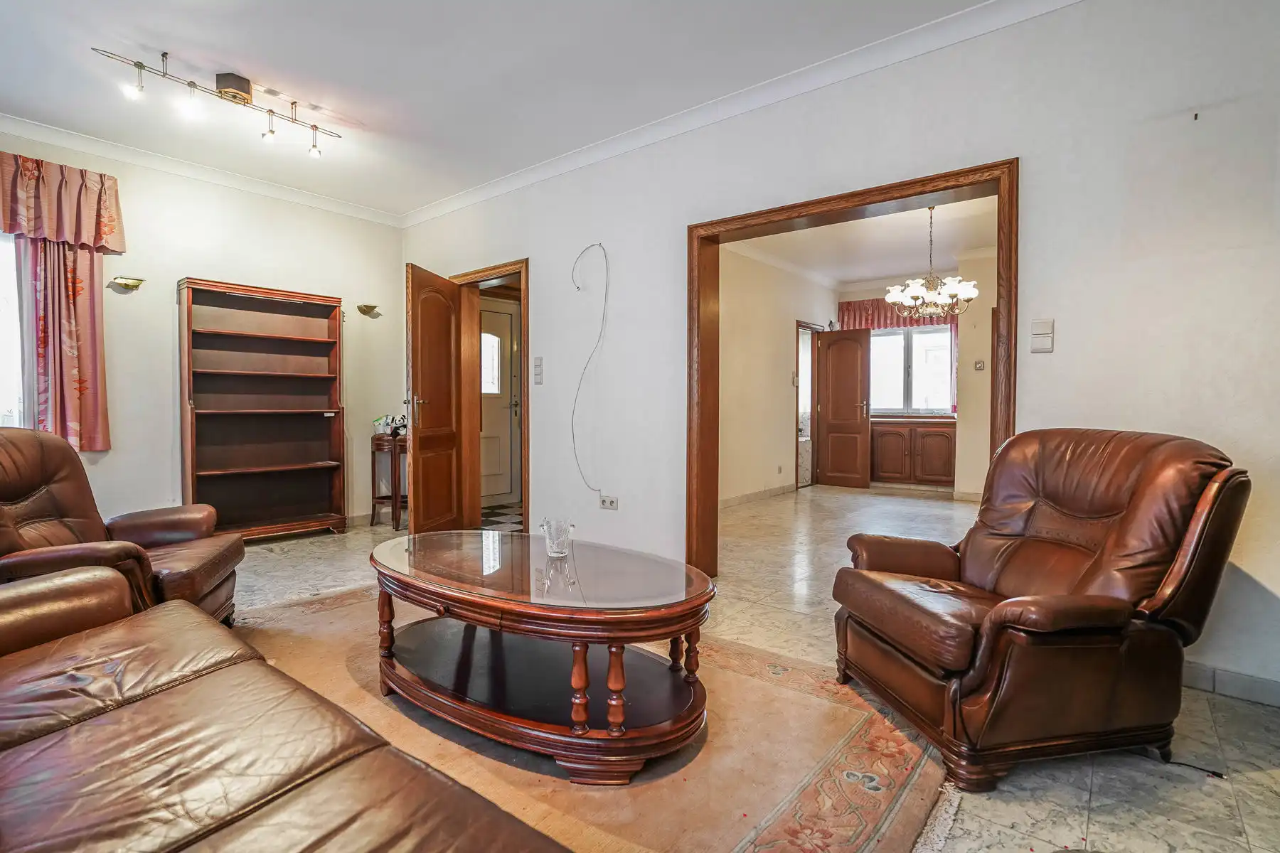 Gunstig gelegen, te renoveren HOB-woning te Kapelle o/d Bos foto 6