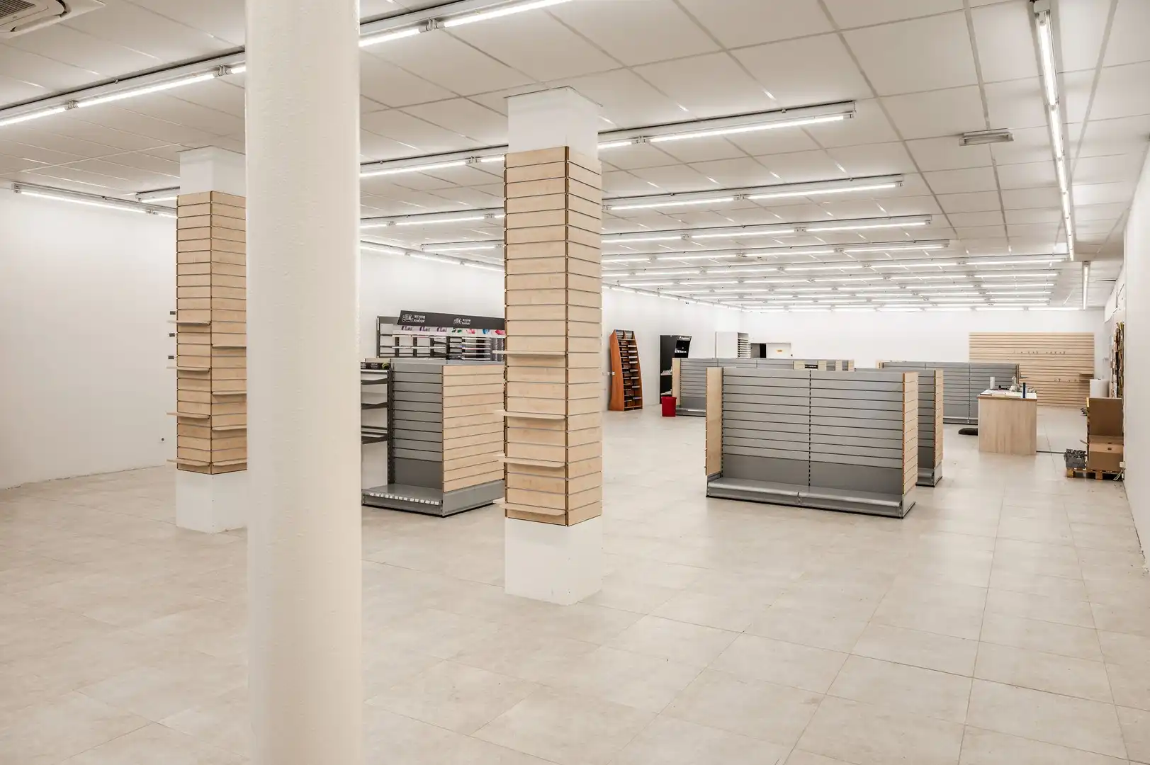 Grootwarenhuis – Stationstraat 107 / Regentiestraat 8, Sint-Niklaas foto 9