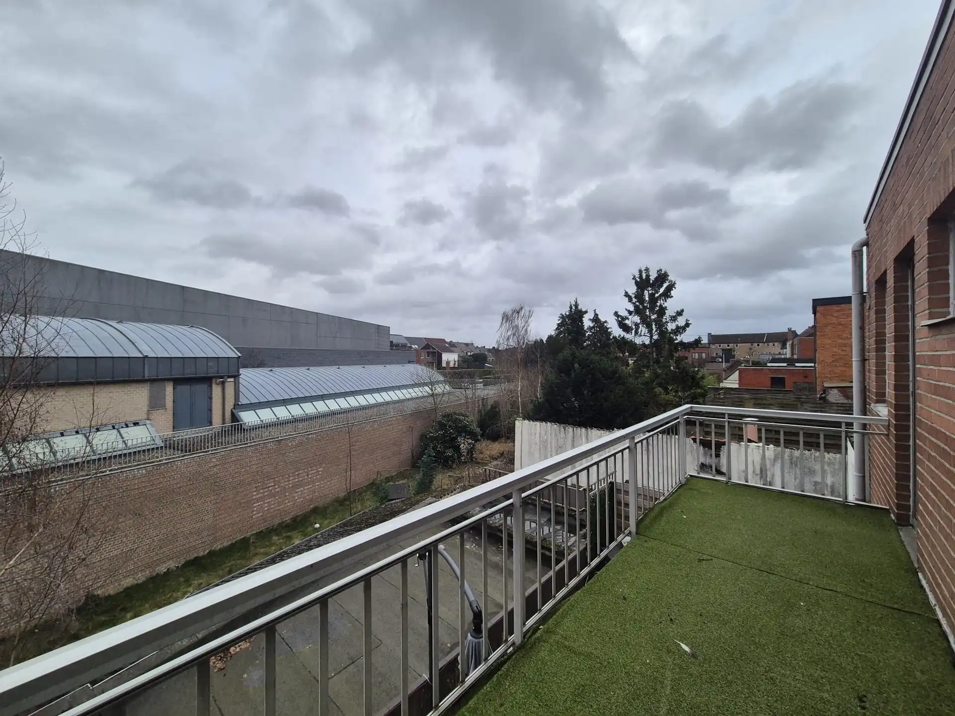 Ruim en lichtrijk appartement met 2 slaapkamers in het centrum van Wetteren. foto 14