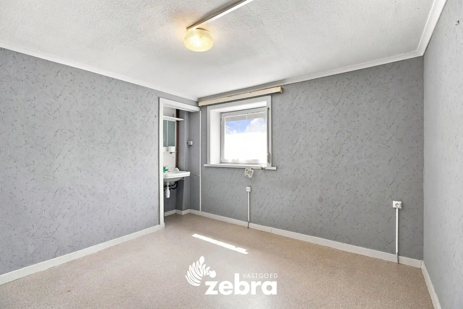 Halfopen woning in tuinwijk te koop in Roeselare! foto 8