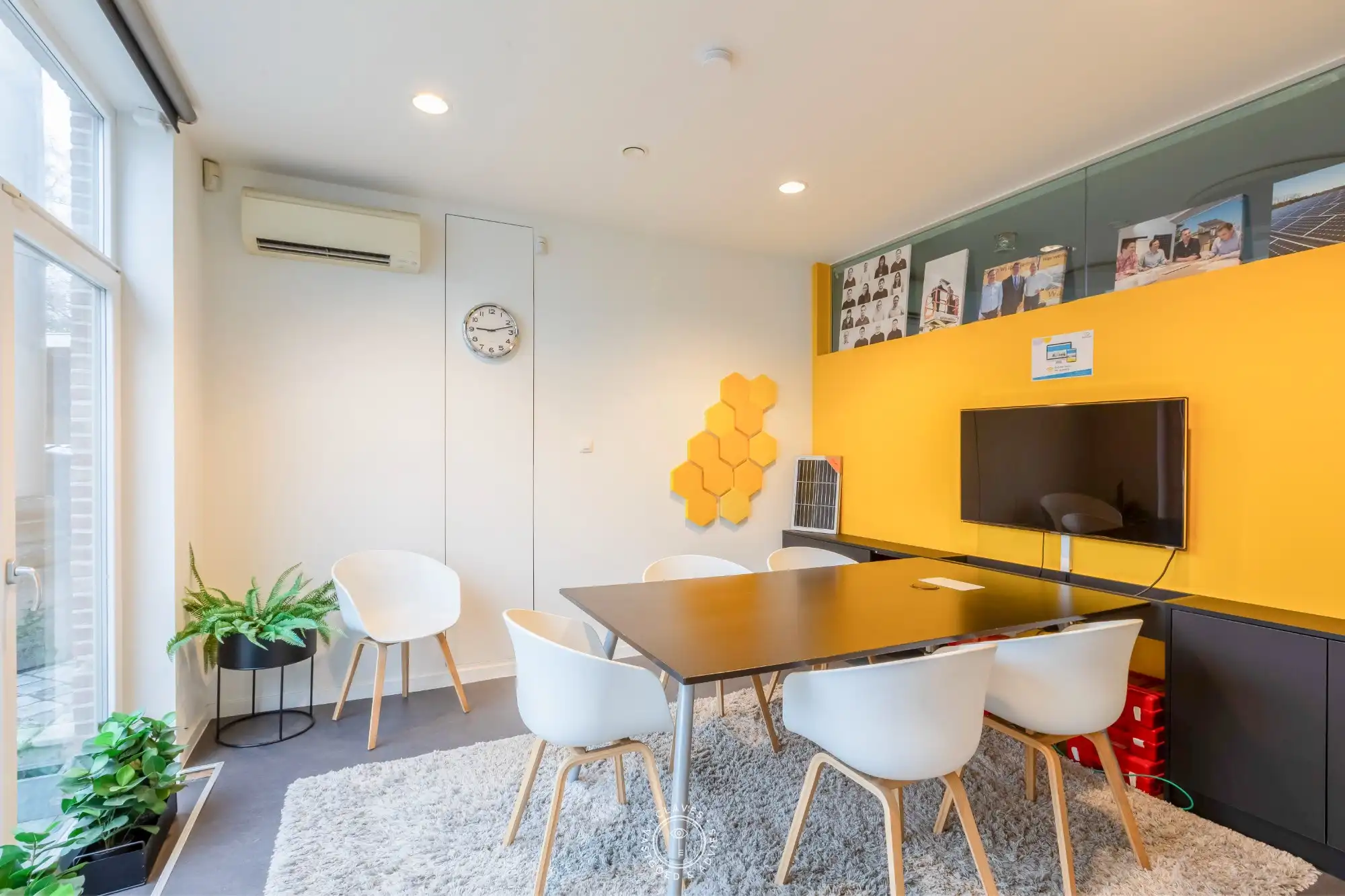 Multifunctioneel kantoorgebouw met magazijnen foto 20