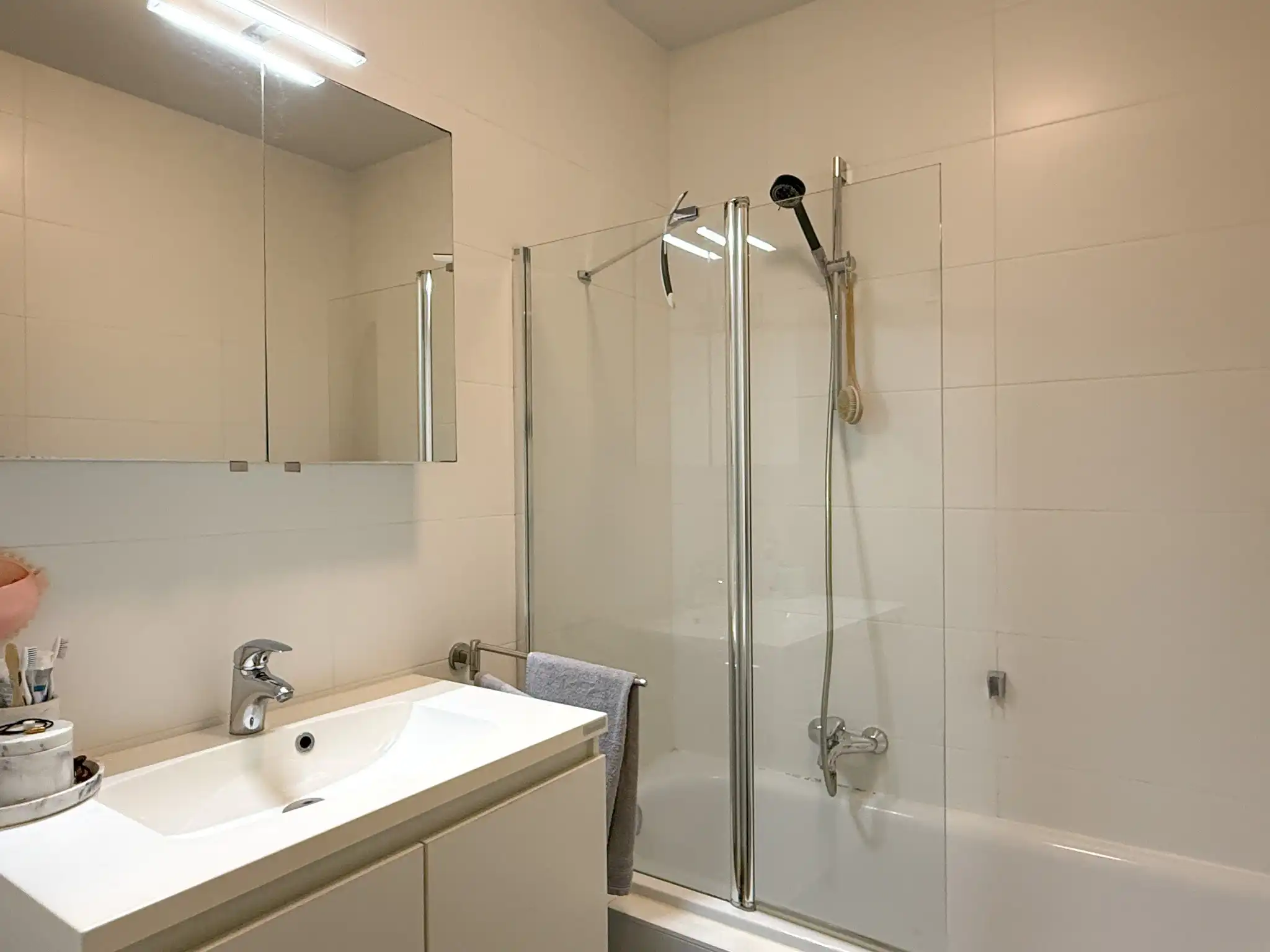 Gelijkvloers appartement met 2 slaapkamers en autostaanplaats foto 6