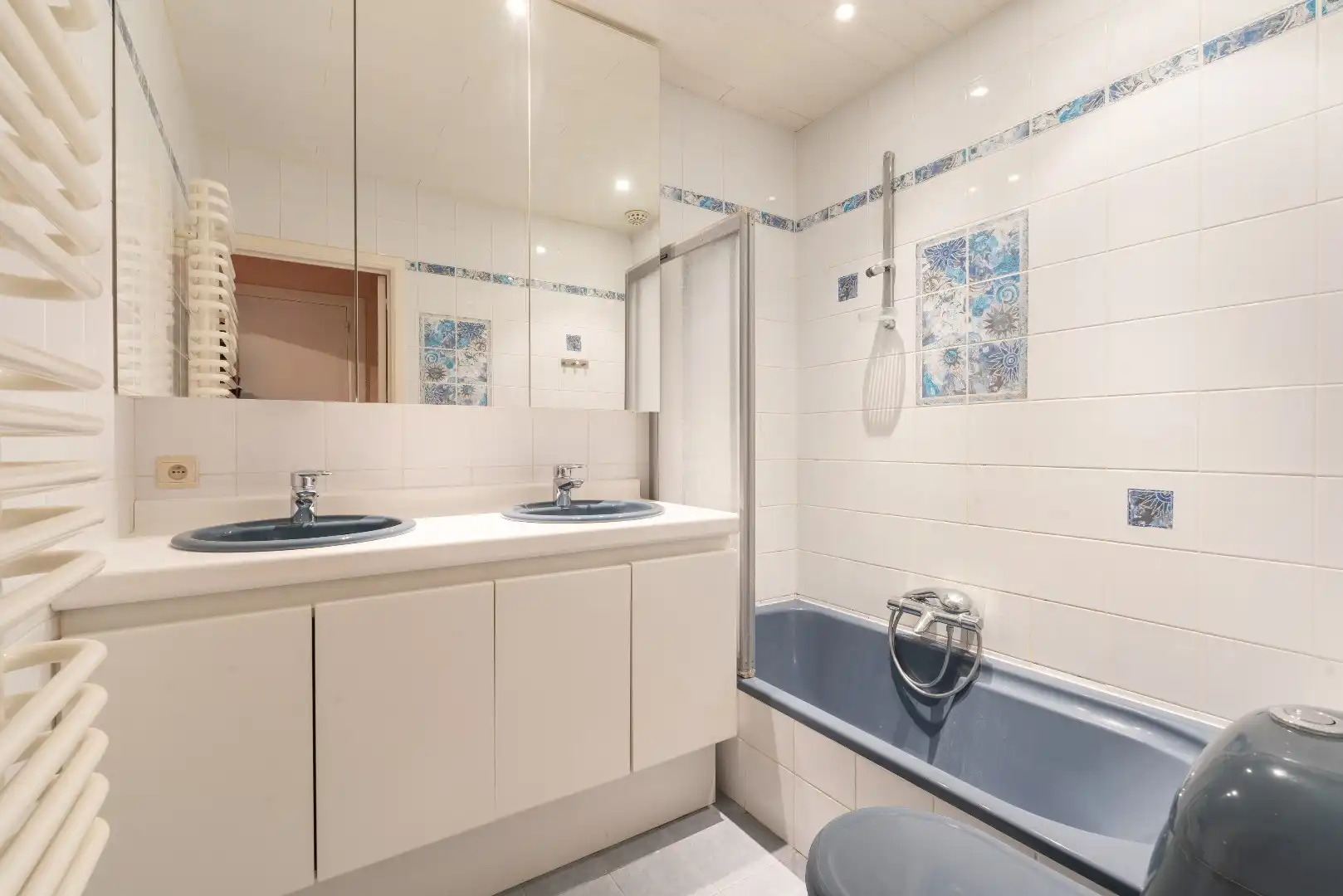 Ruim en lichtrijk appartement met 3 slaapkamers en zijdelings zeezicht vlakbij het Casino. foto 11