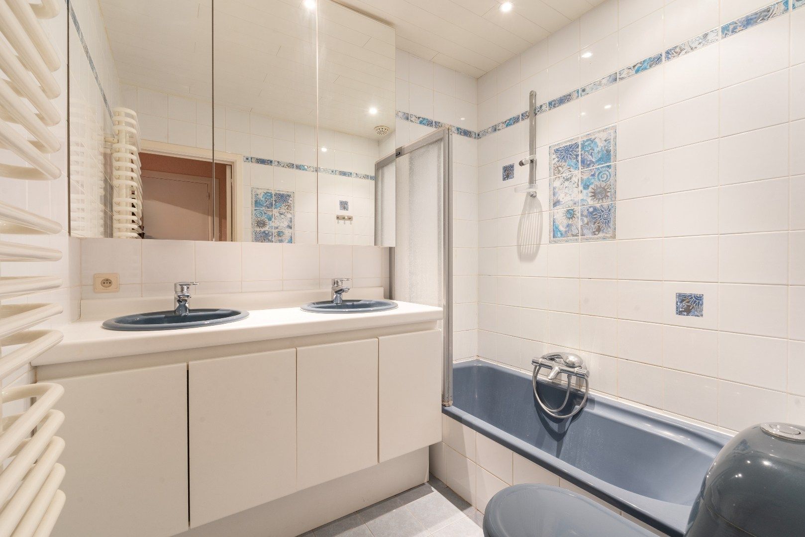 Ruim en lichtrijk appartement met 3 slaapkamers en zijdelings zeezicht vlakbij het Casino. foto 11