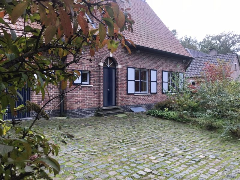 Charmante afgewerkt landhuis aan Gravinnenbos te Schilde met prachtig zicht over agrarisch gebied en dichtbij  de Golfclub Rinkven. foto {{pictureIndex}}