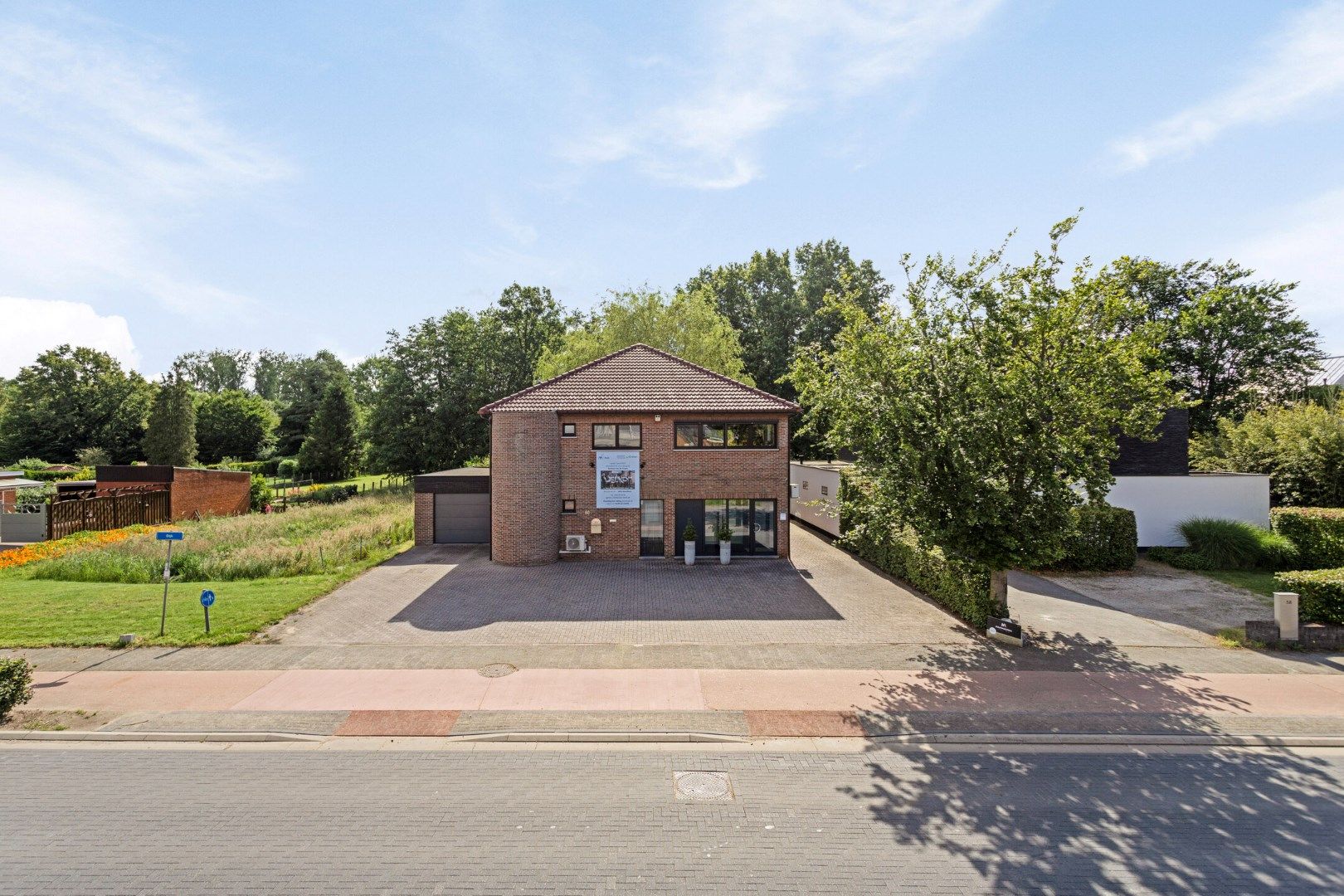 Uniek handelshuis met diverse mogelijkheden, voldoende parking en instapklaar appartement in Olmen !  foto 31