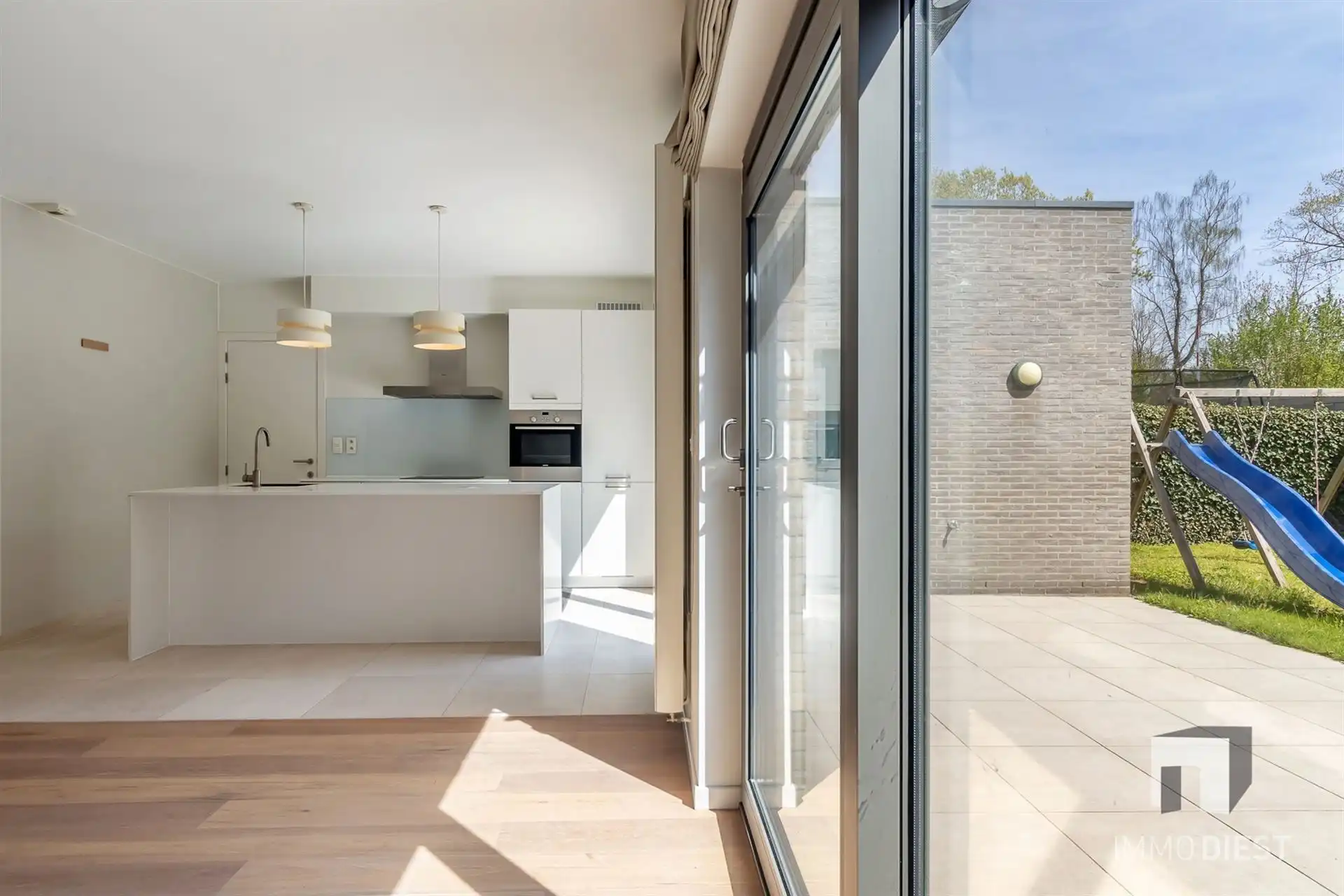 Luxe woning met 4 slaapkamers, 2 badkamers, garage en zonnige tuin foto 14