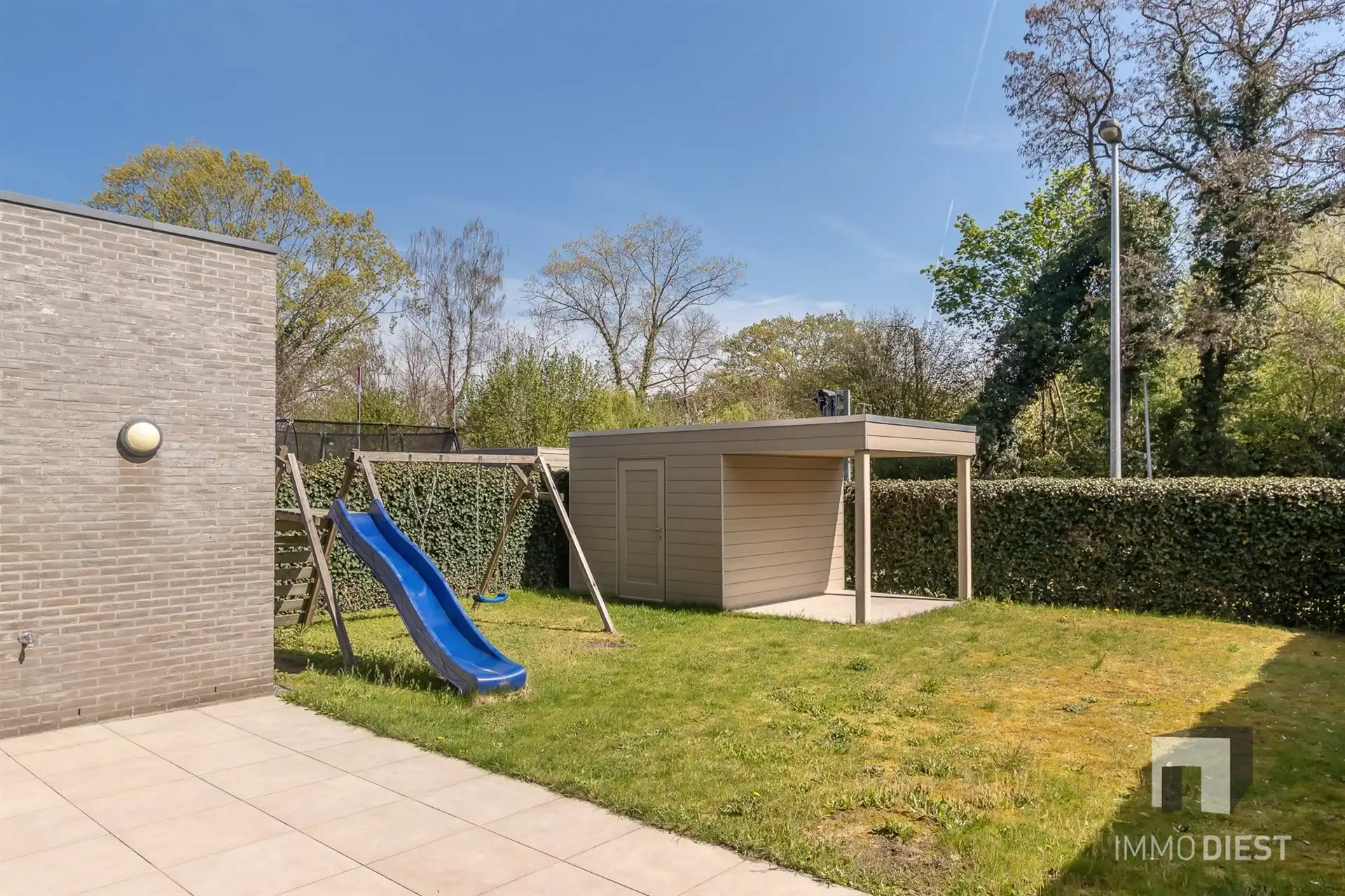 Luxe woning met 4 slaapkamers, 2 badkamers, garage en zonnige tuin foto 14