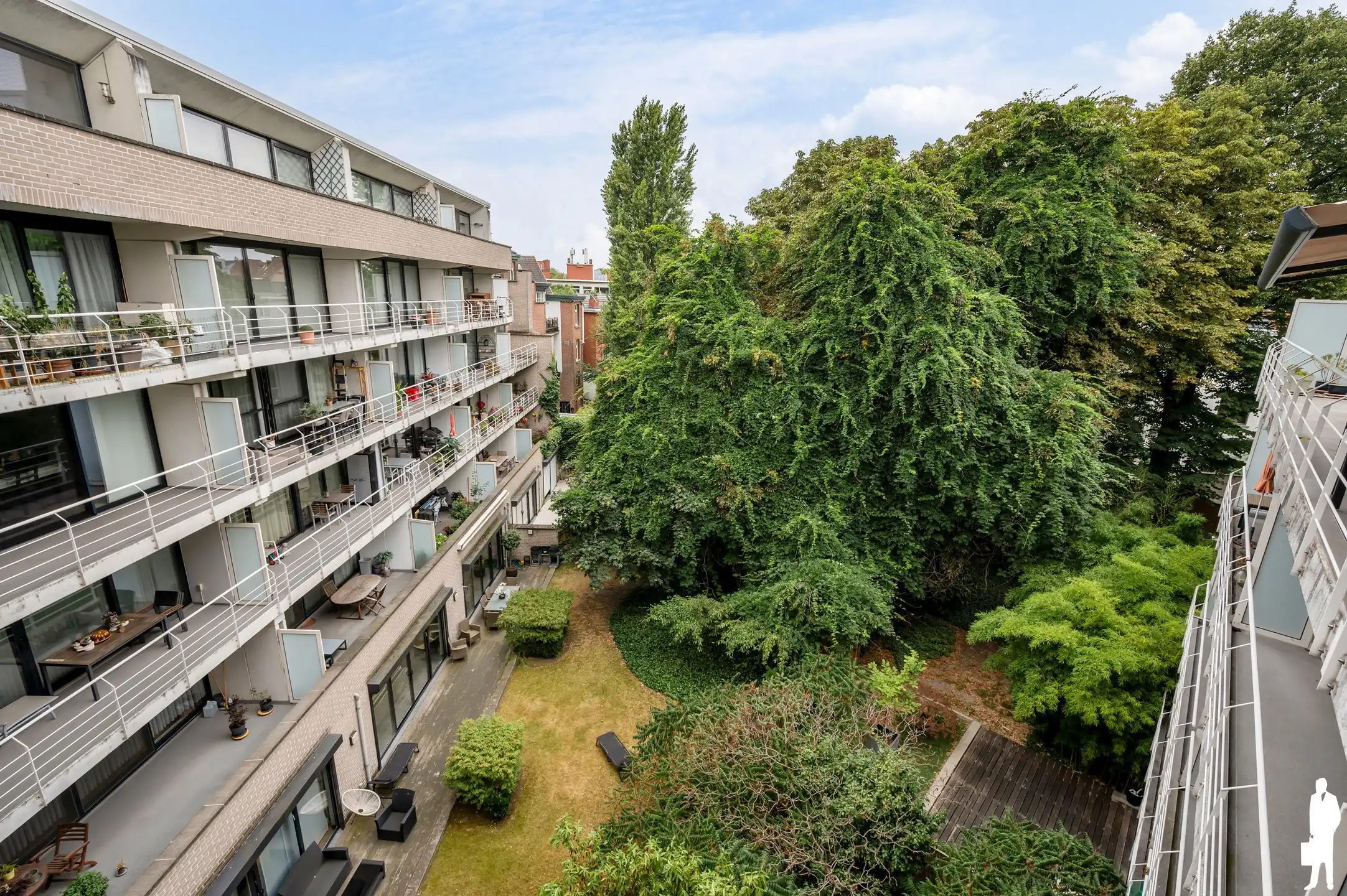 Lichtrijk duplex appartement met uitzonderlijk brede gevel foto 8