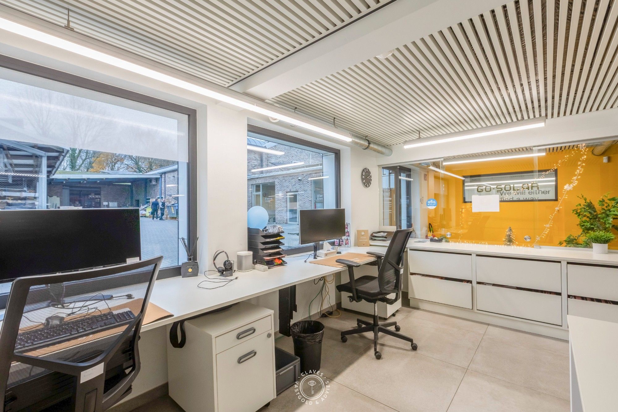 Multifunctioneel kantoorgebouw met magazijnen foto 6