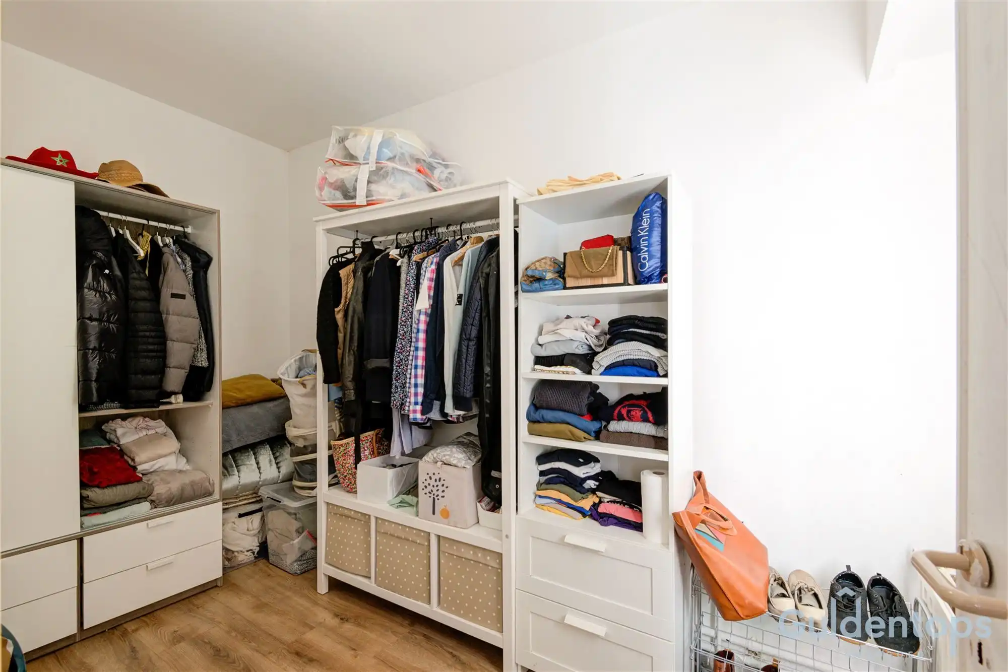 knap gelegen ruim 2 slaapkamerappartement mét tuin foto 4