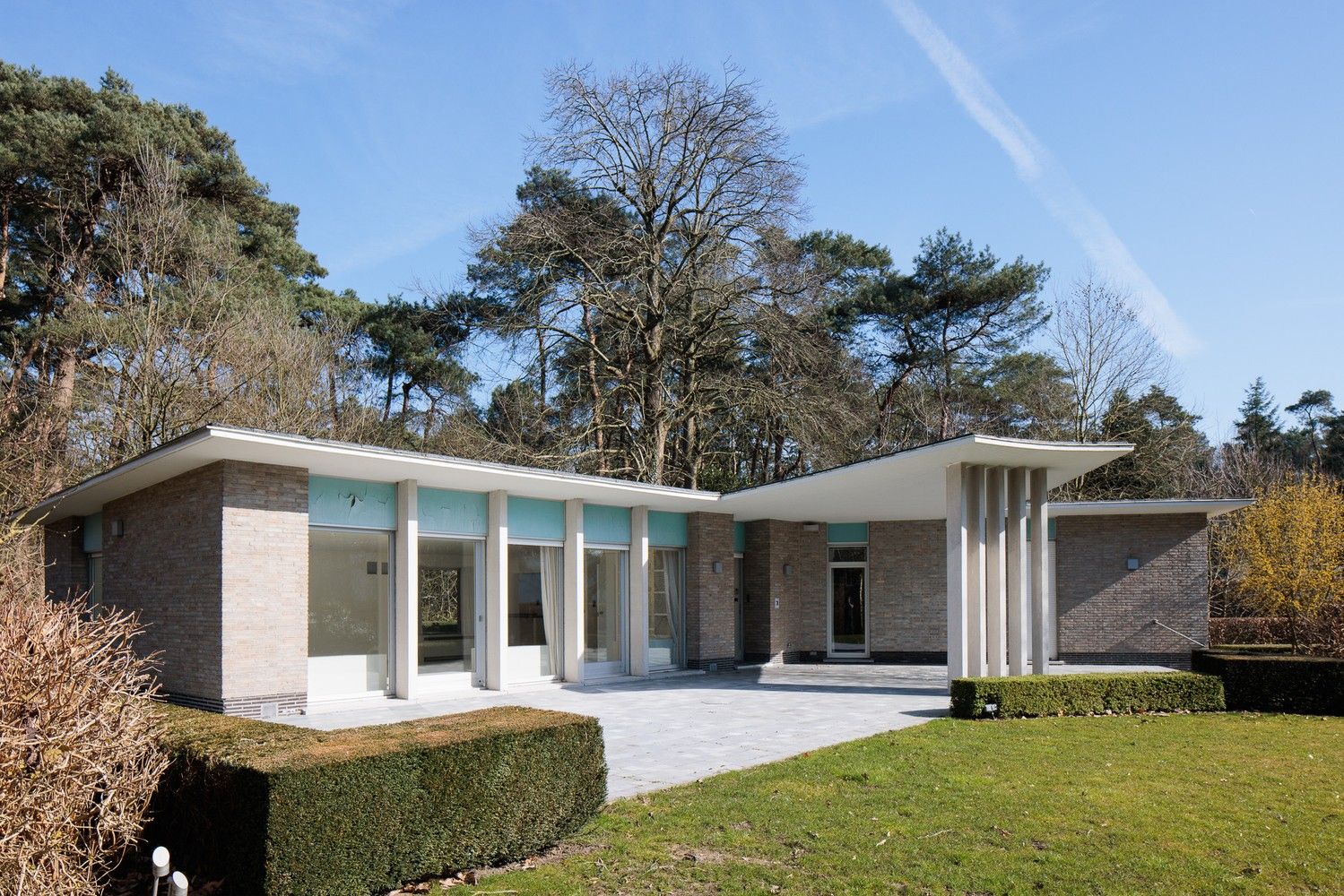 Architecturale woning op een perceel van ca. 6.395 m² foto 8