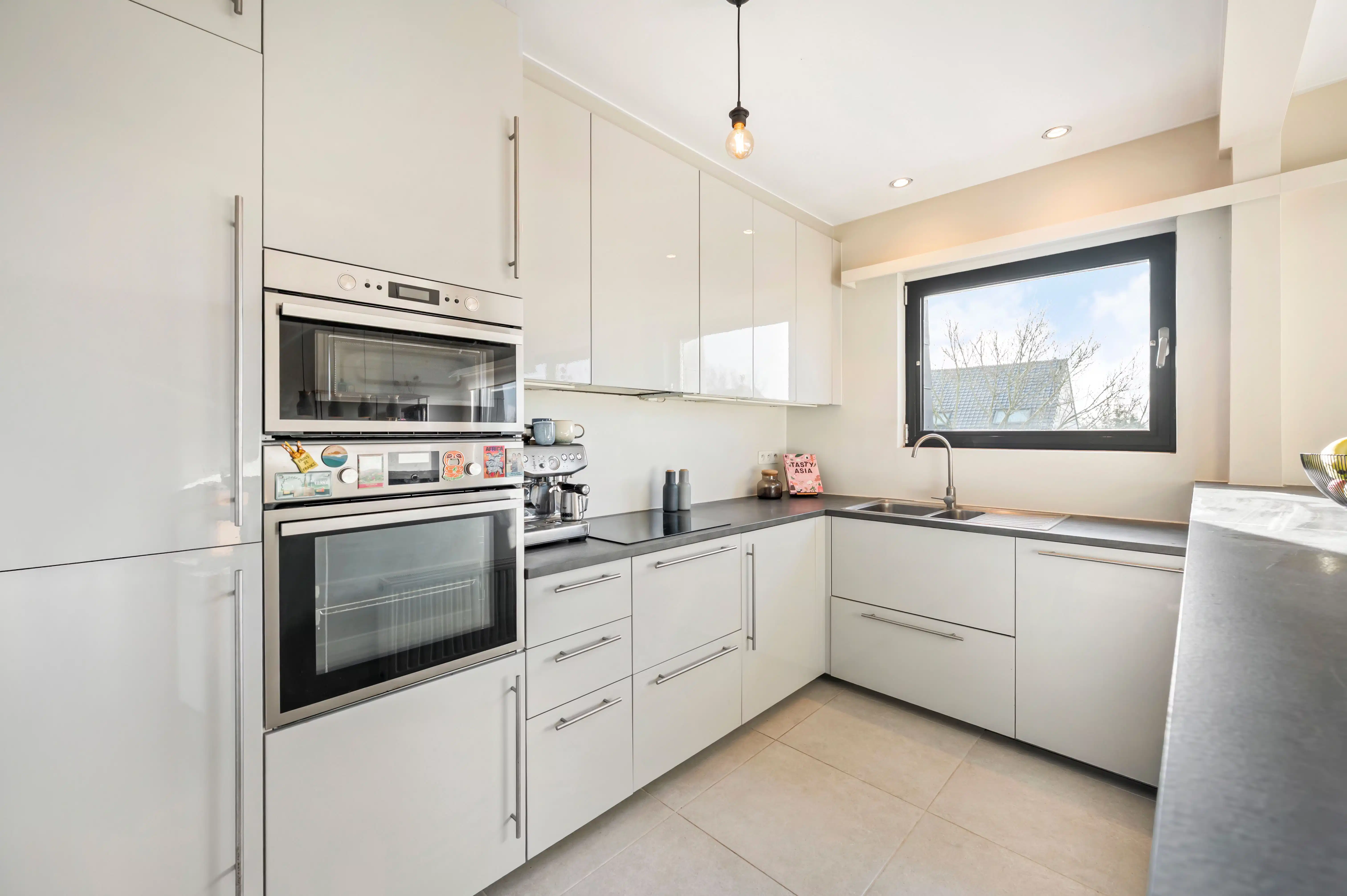 Lichtrijk hoekappartement met 3 slaapkamers en garagebox in Ekeren! foto 9