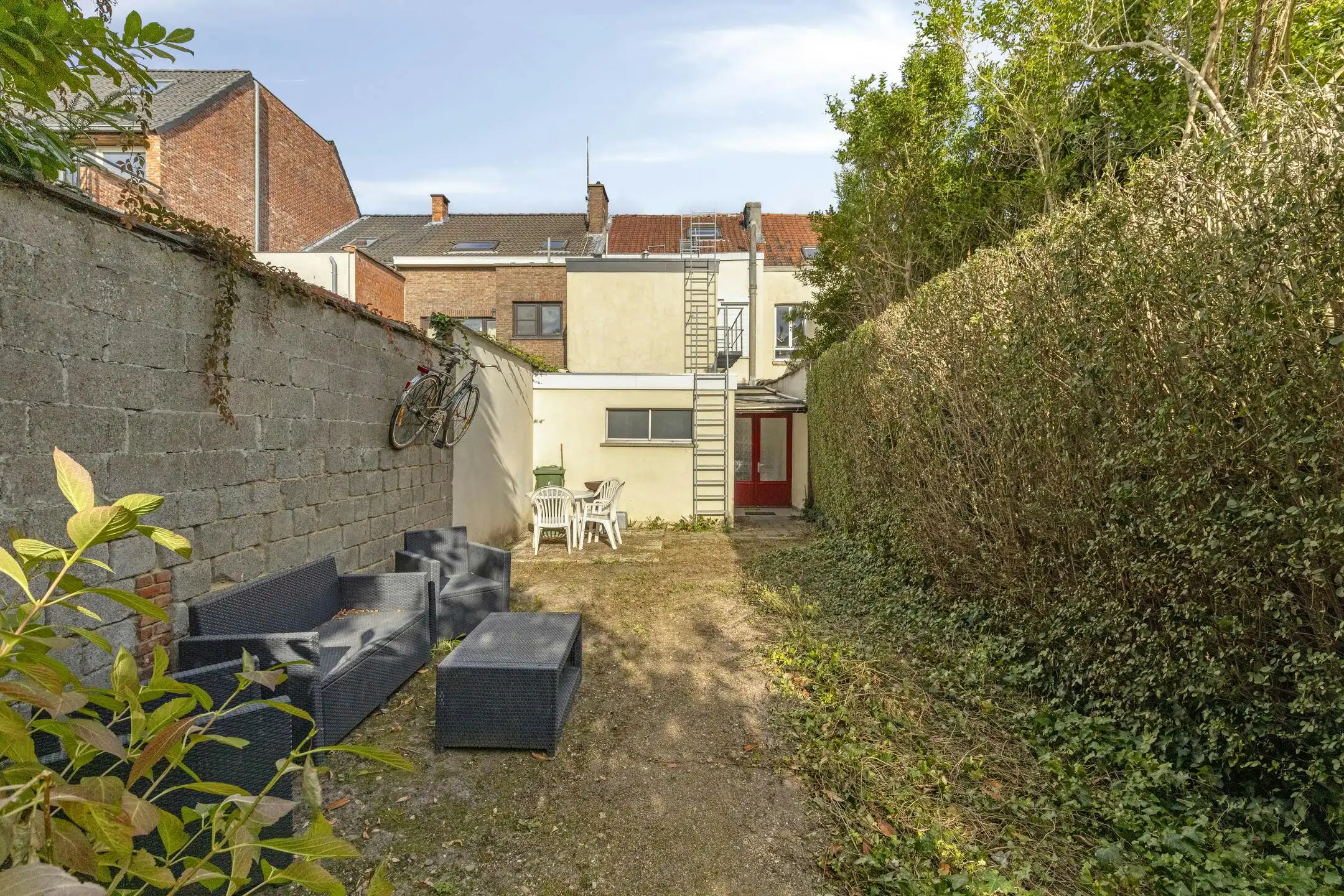 Gezellig studentenhuis met 5 vergunde kamers te koop  foto 3