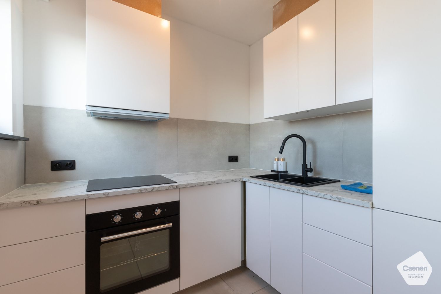 STIJLVOL & GERENOVEERD APPARTEMENT in het hartje van OOSTKAMP MET 2 SLAAPKAMERS foto 2