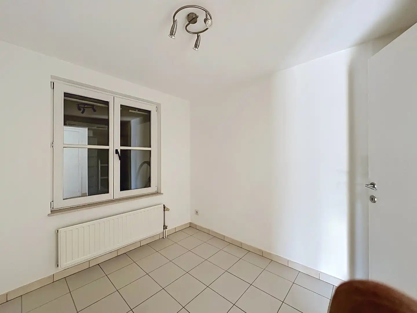 Verzorgde vakantiewoning met onderhoudsvriendelijke tuin en parking. foto 8