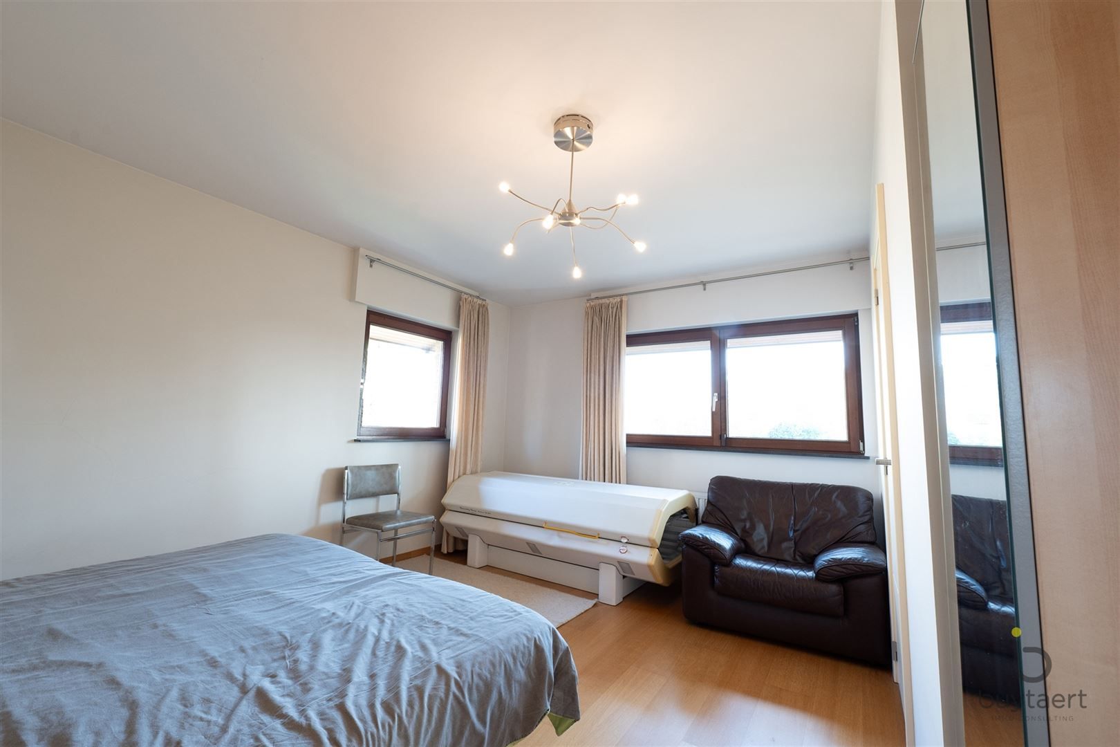 RUIMTE, RUST EN ONTSPANNING: MODERNE VILLA MET ZWEMBAD, SAUNA EN JACUZZI foto 30