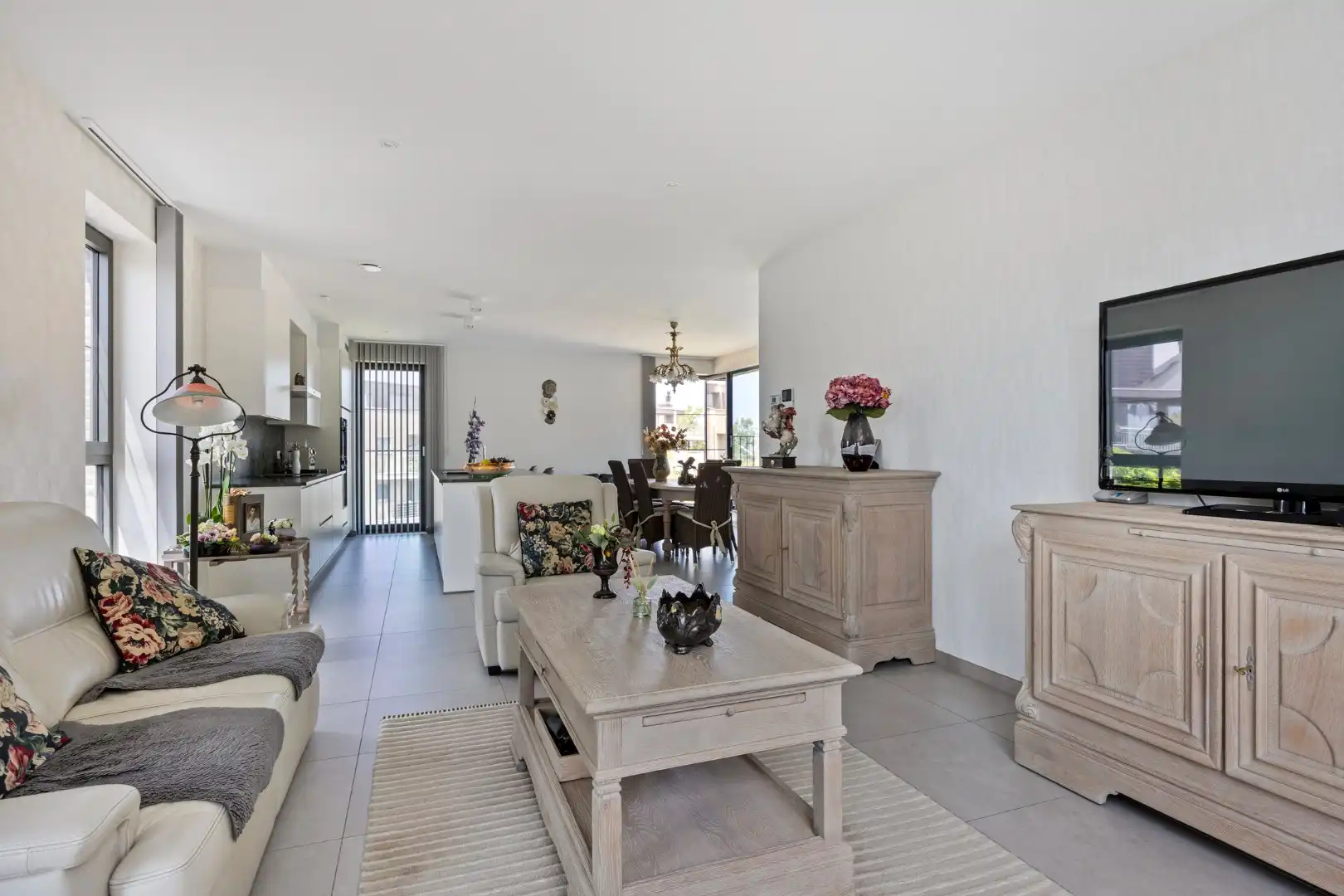 Standaard appartement met terras, lift en garage in het centrum van Tongeren - 2 slaapkamers, bouwjaar 2023, EPC-waarde 72.00, energielabel A, zonnige tuin op h foto 3