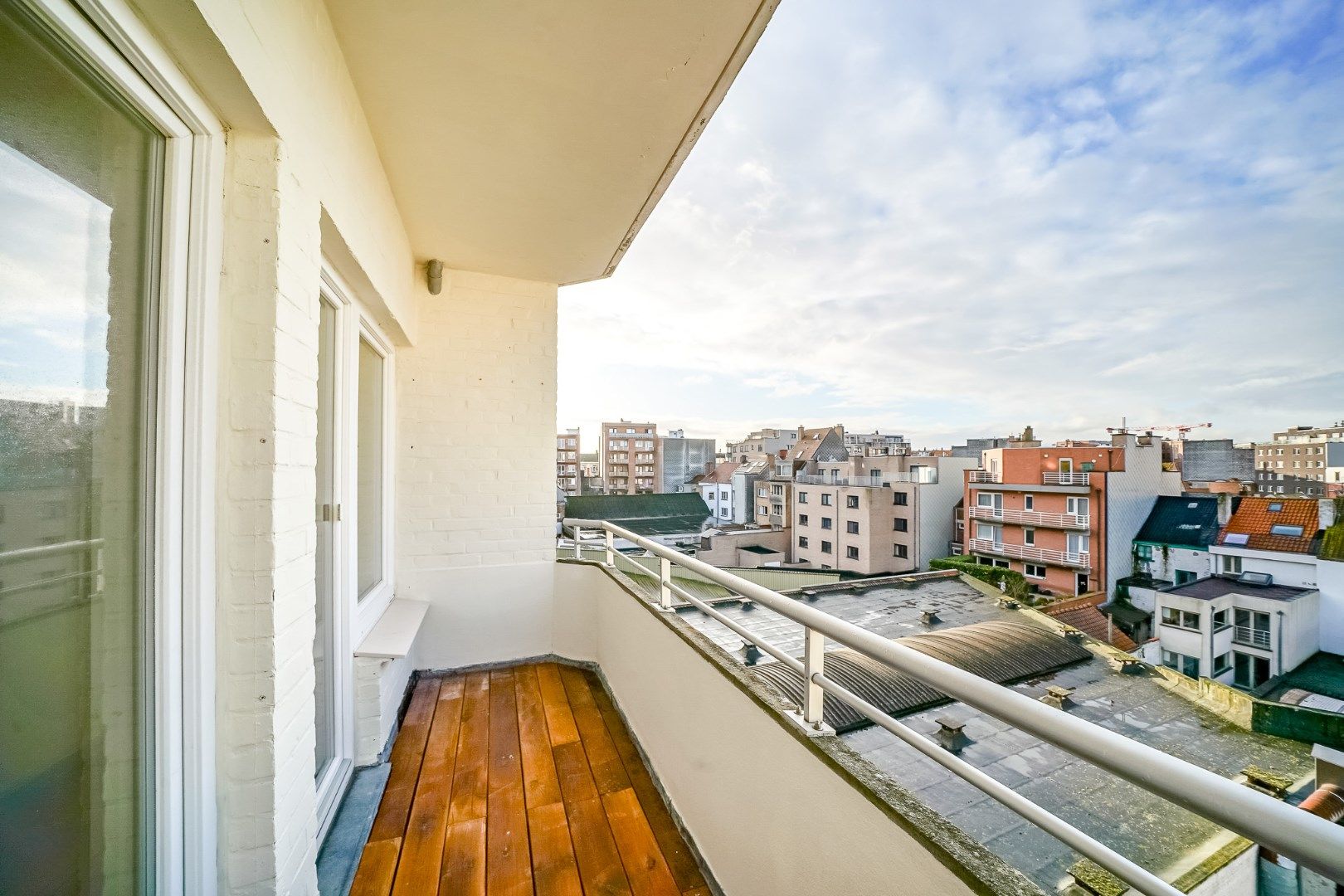 Prachtig vernieuwd 2-slaapkamerappartement centrum Oostende foto 12