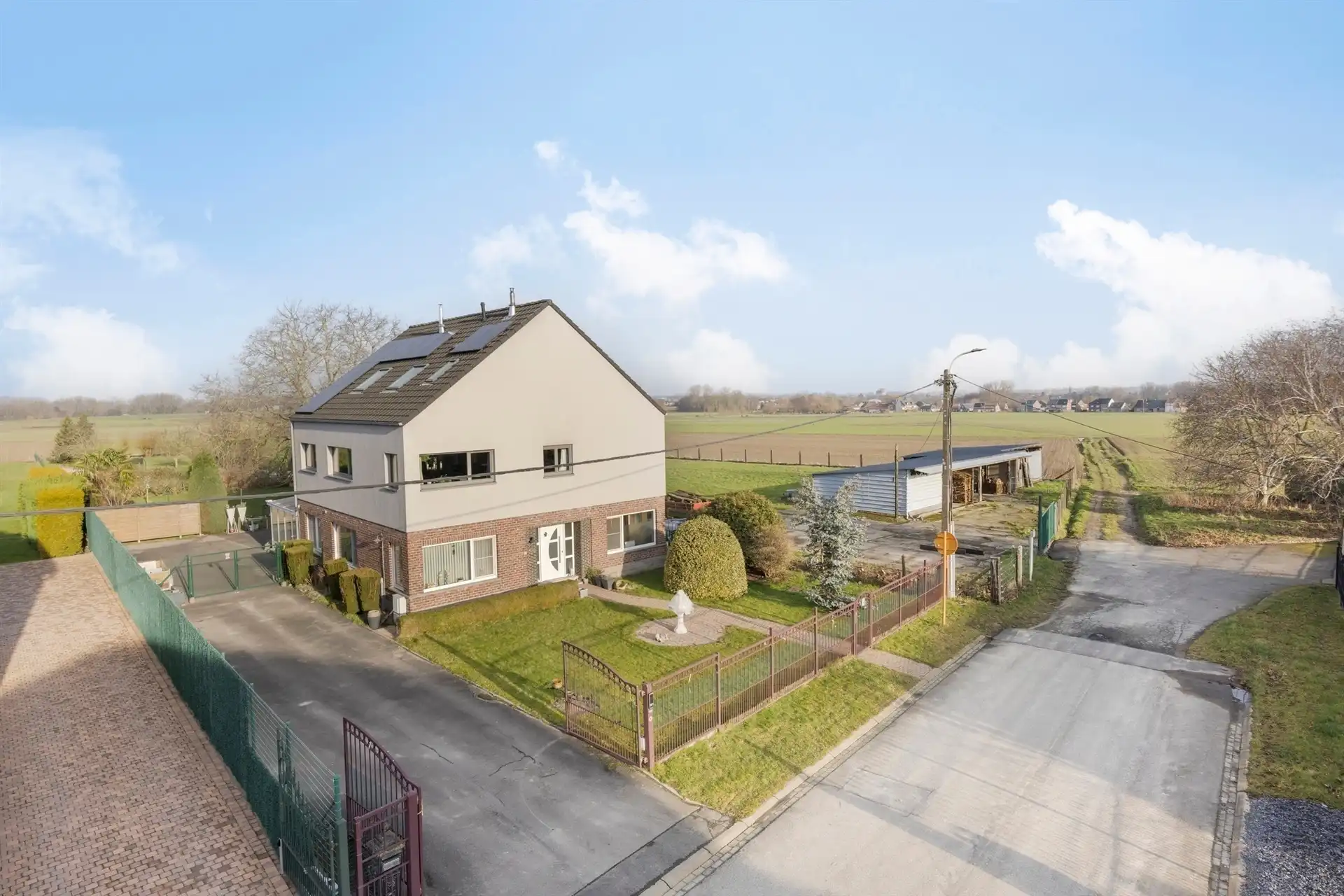 Kangoeroewoonst met drie woonverdiepen foto {{pictureIndex}}