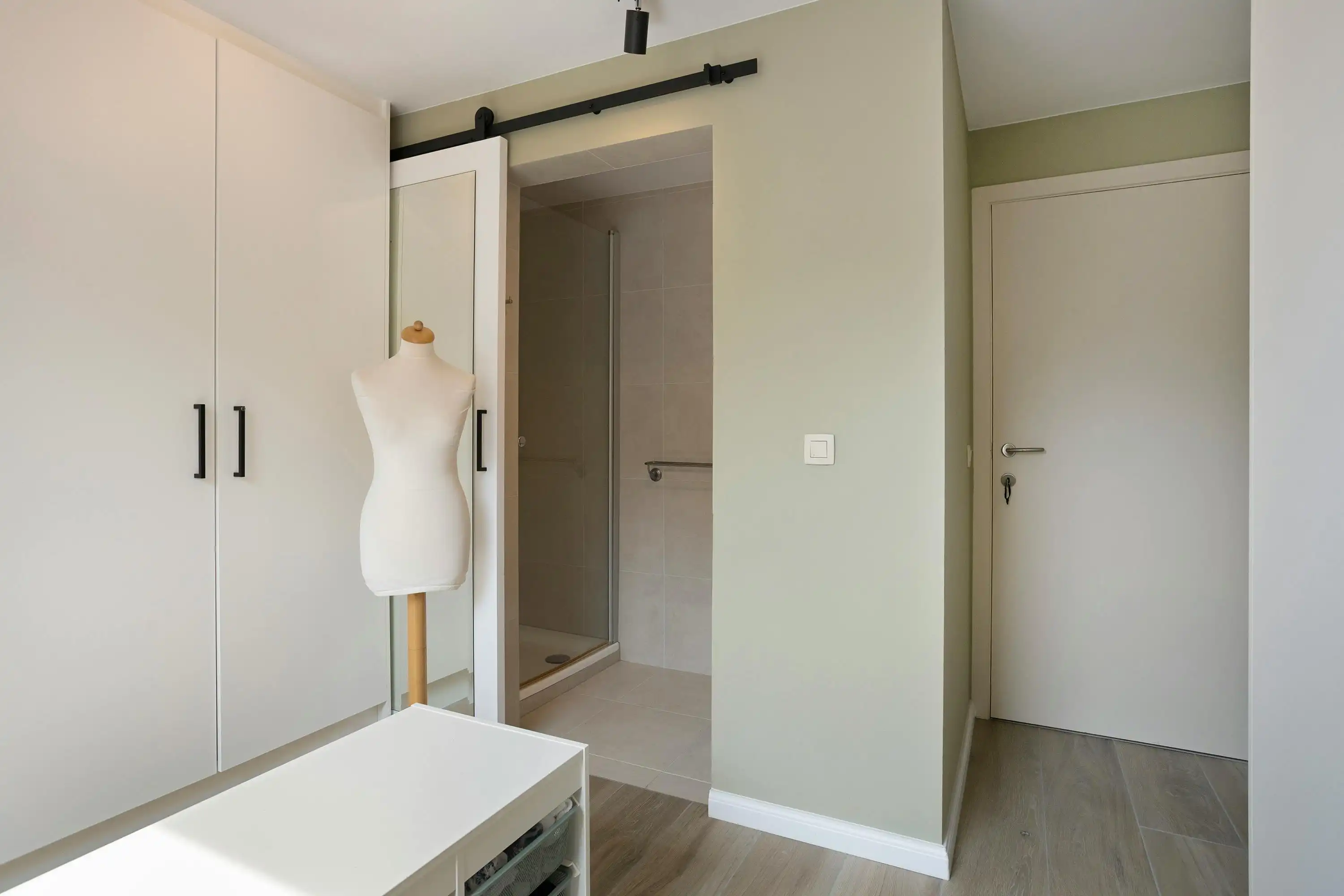 Instapklare gezinswoning met 4 slaapkamers en tuin te Kuringen foto 26