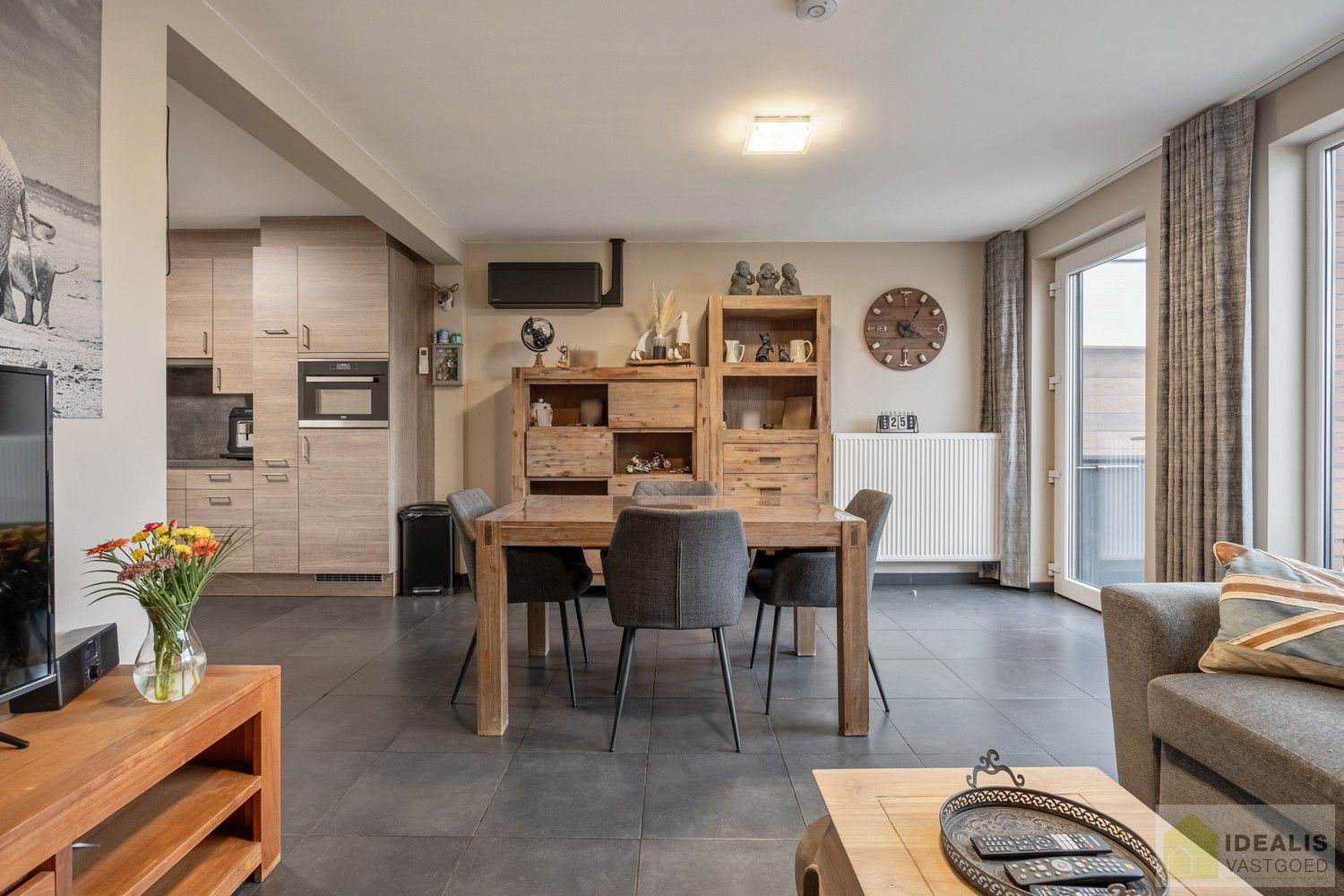 INSTAPKLARE GEZINSWONING MET LICHTRIJKE LEEFRUIMTE, RUIME EN VERZORGDE KEUKEN, BADKAMER EN 3 GOEDE SLAAPKAMERS OP EEN KNAP ZUID-GEORIENTEERDE PERCEEL VAN 2A 32A foto 10