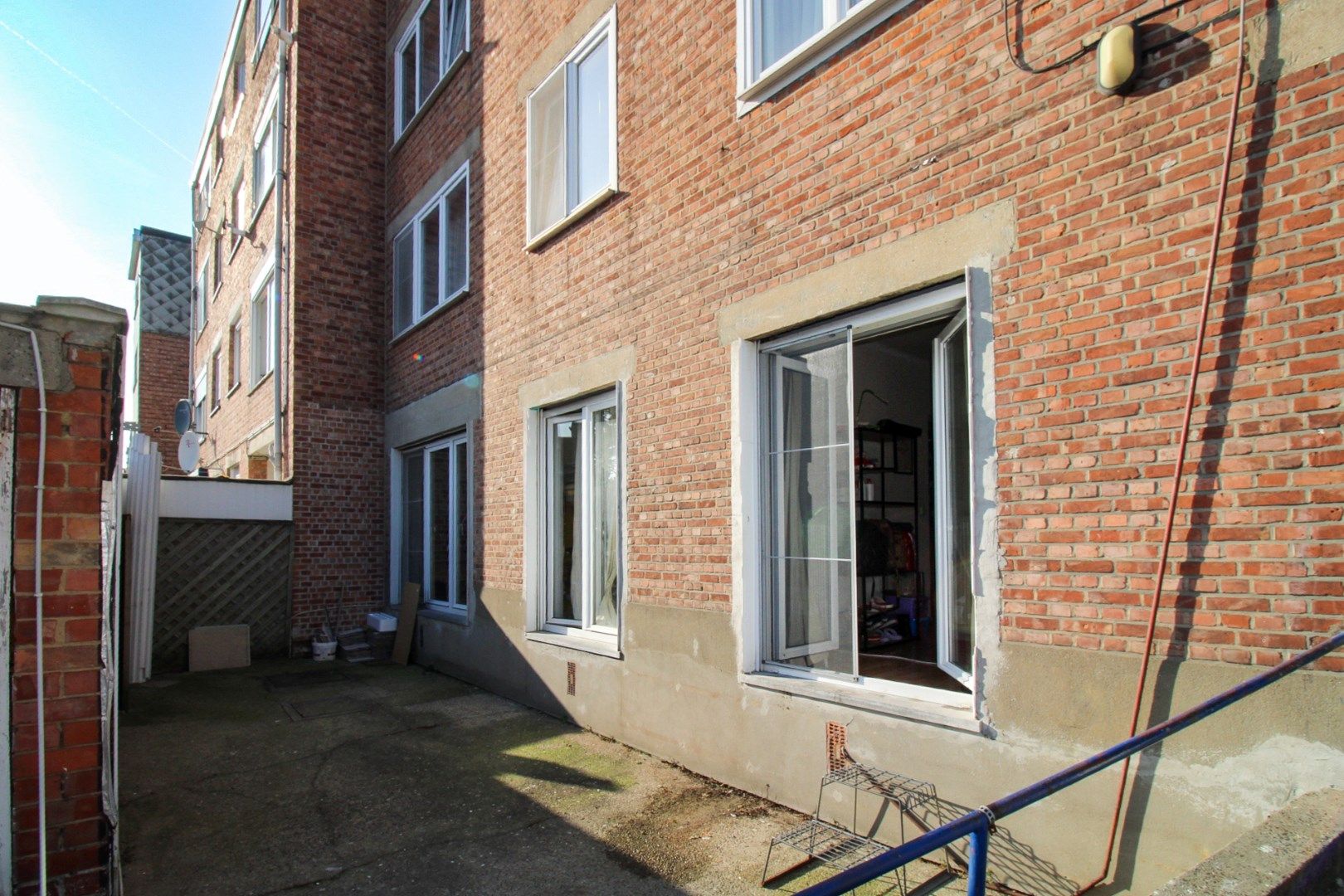 Uitzonderlijk ruim en centraal gelegen gelijkvloers appartement met drie slaapkamers, tuin én garage te koop in Deurne! foto 14