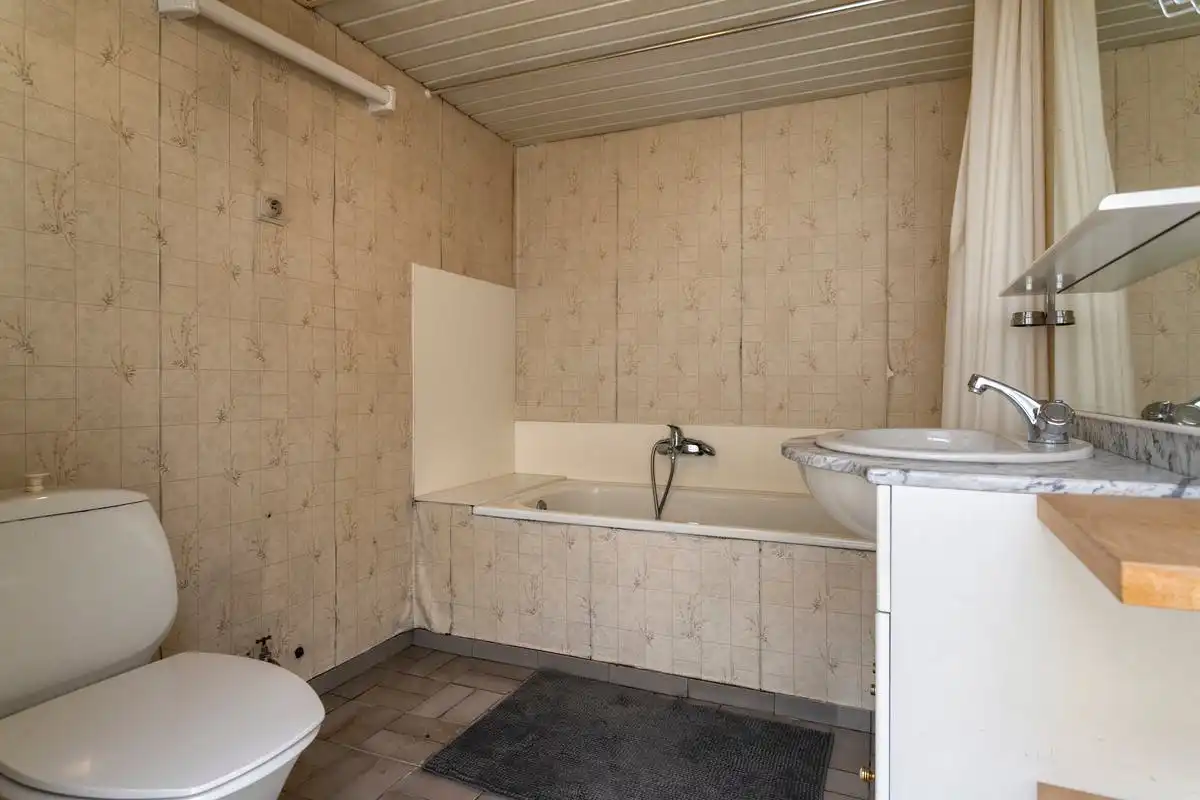 Gezinswoning met tuin en veel potentieel te koop in Aalbeke foto 8