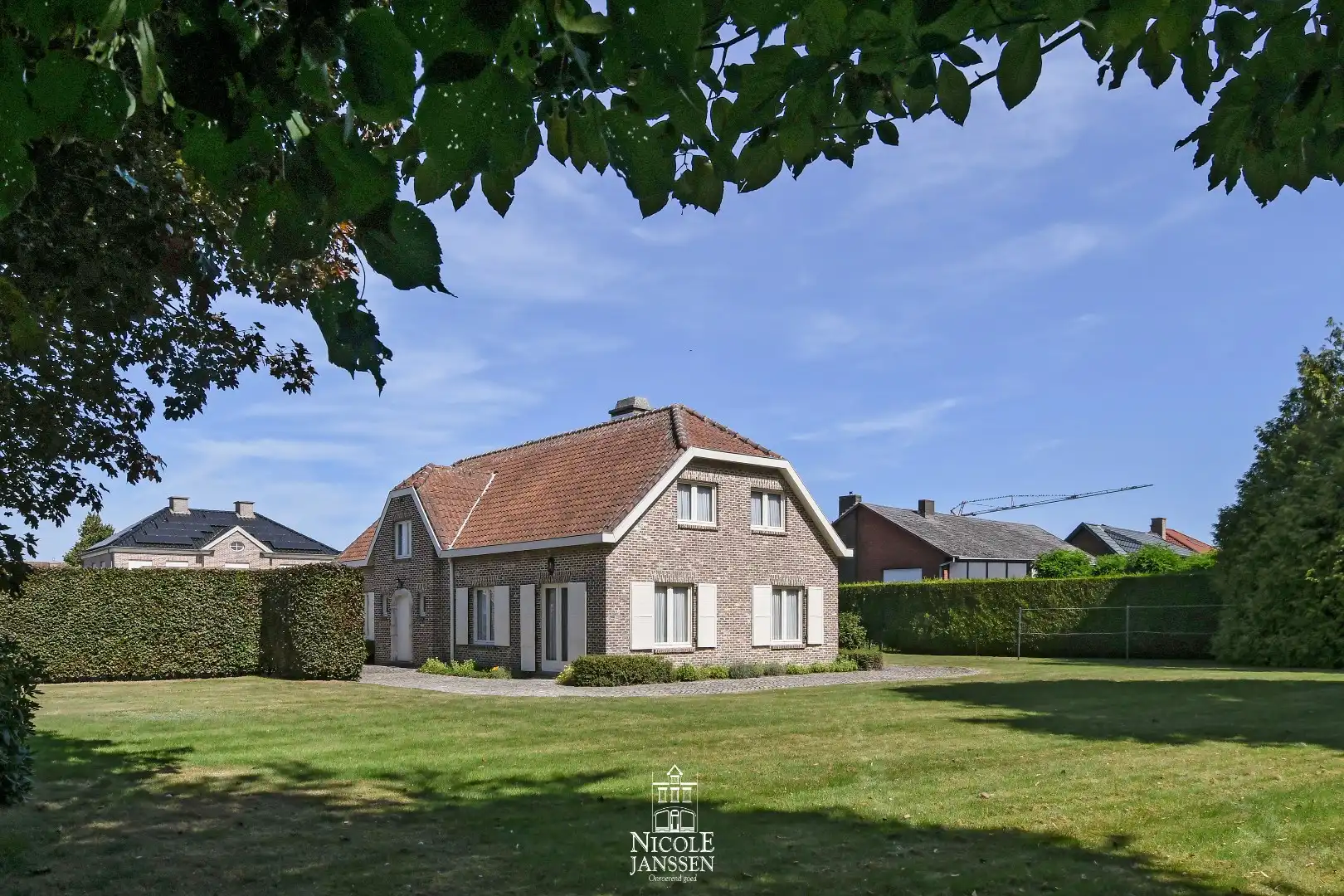Ruime gezinswoning op een royaal perceel in een rustige omgeving  foto 20